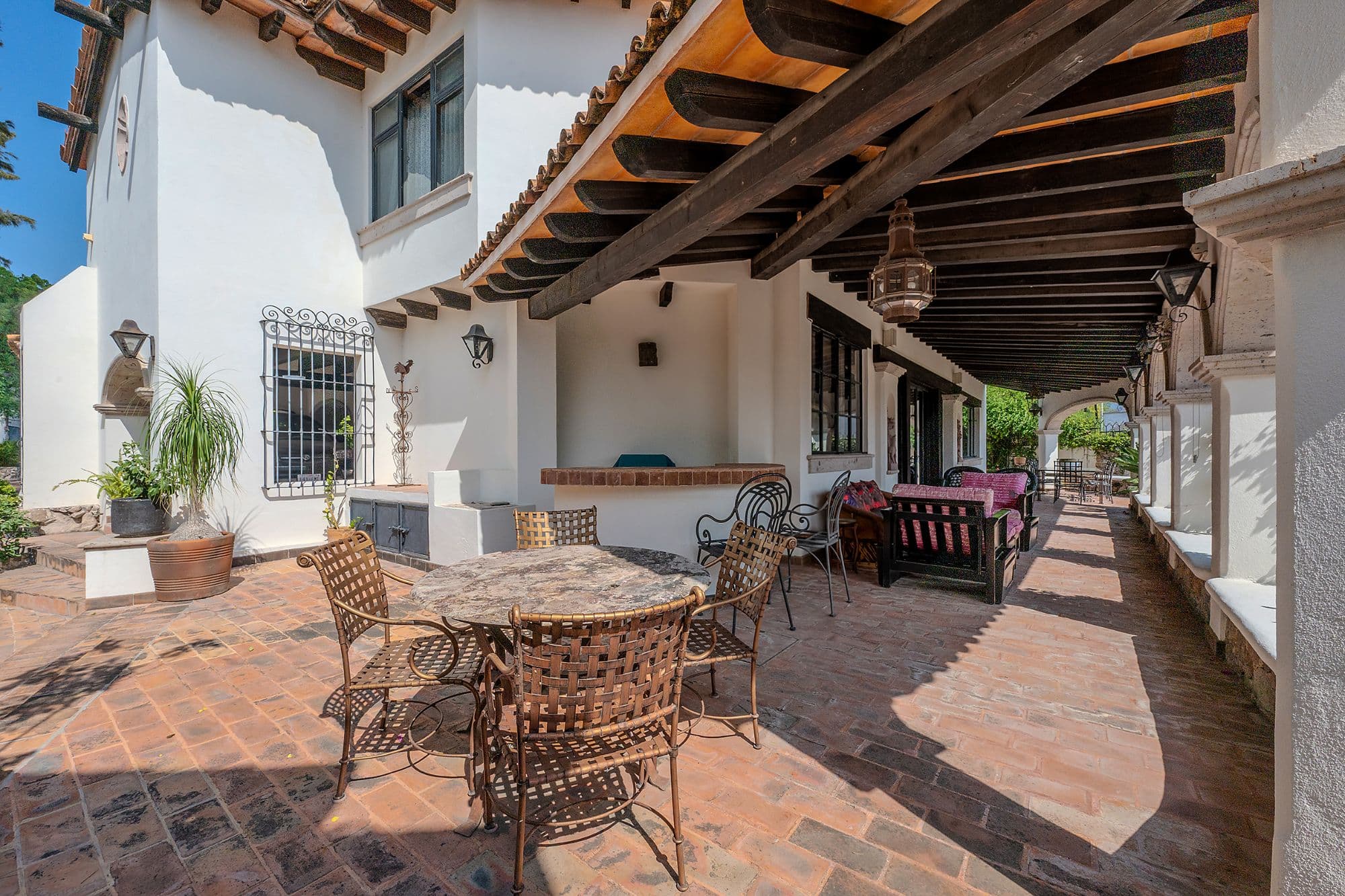 Casa Java — Atascadero (Arcos de San Miguel), San Miguel de Allende — photo 17 — charming covered terrace, authentic colonial architecture