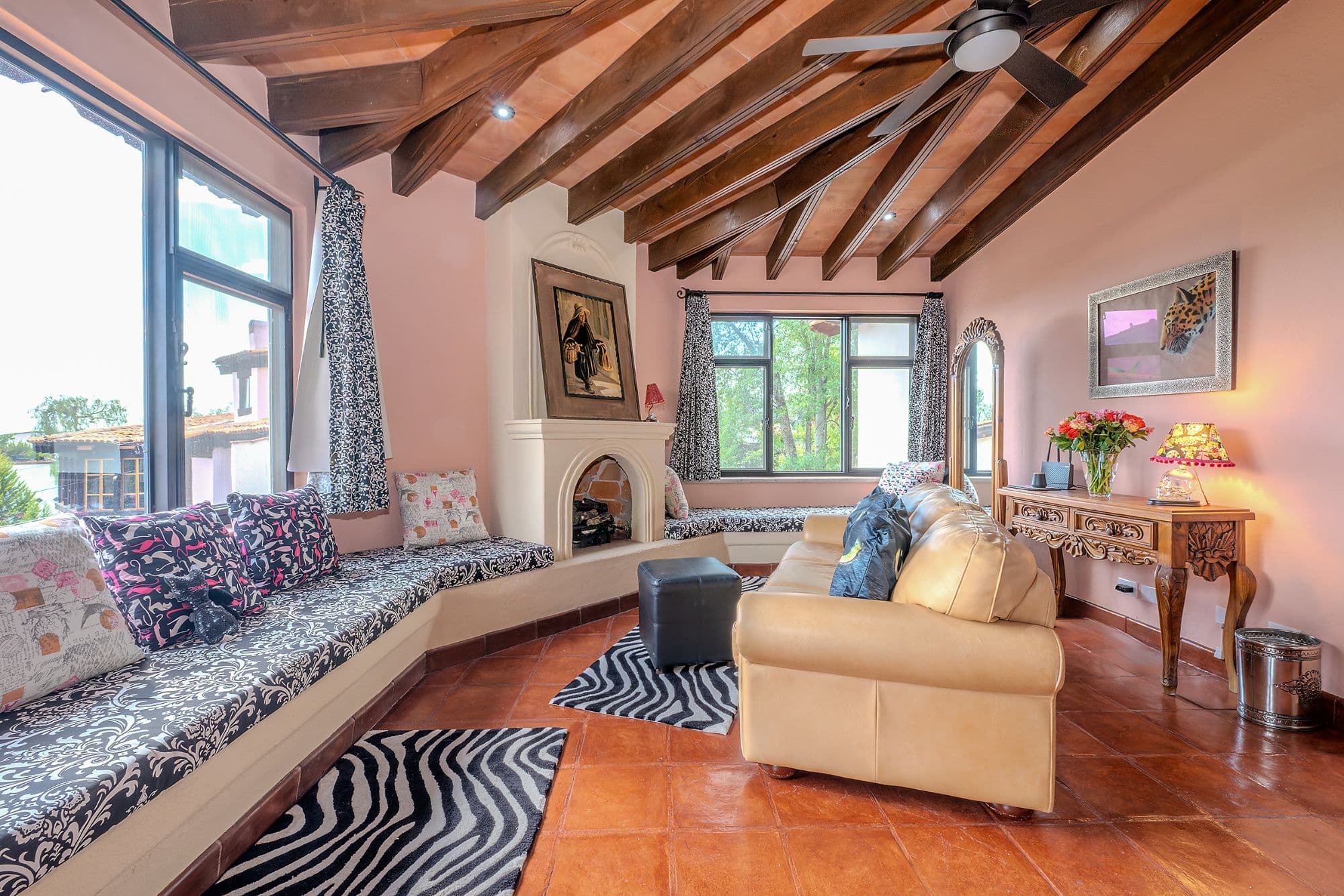 Casa Java — Atascadero (Arcos de San Miguel), San Miguel de Allende — photo 7 — sophisticated pink sala with exposed beams