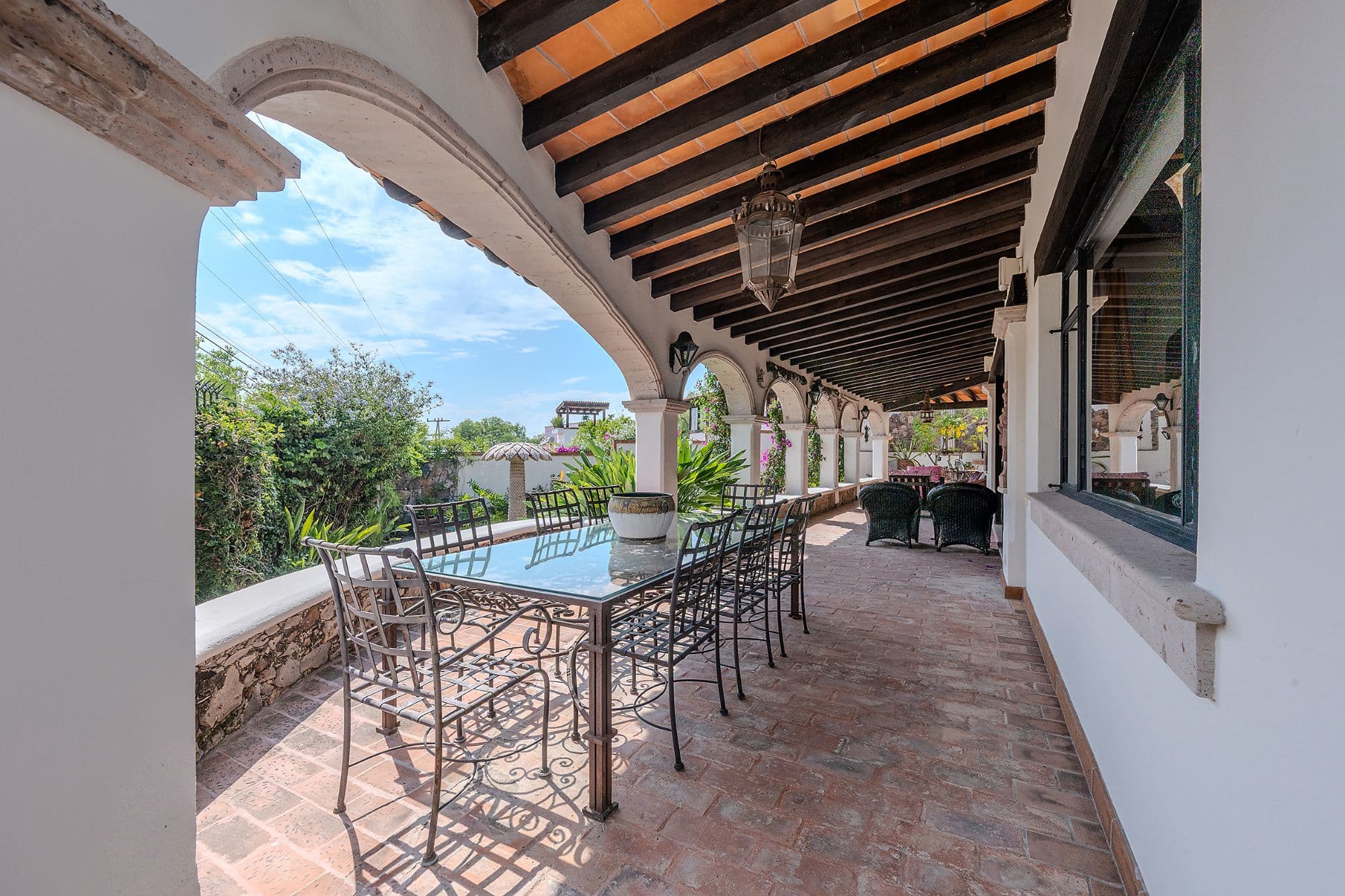 Casa Java — Atascadero (Arcos de San Miguel), San Miguel de Allende — photo 15 — charming covered terrace, colonial elegance