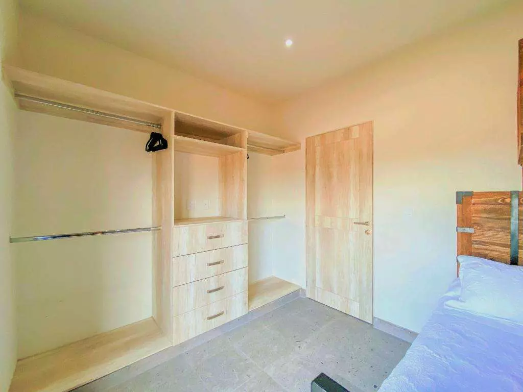 Departamento en El Milagro (Departamento Pascacio) — El Milagro, San Miguel de Allende — photo 7 — spacious walk-in closet, refined finishes