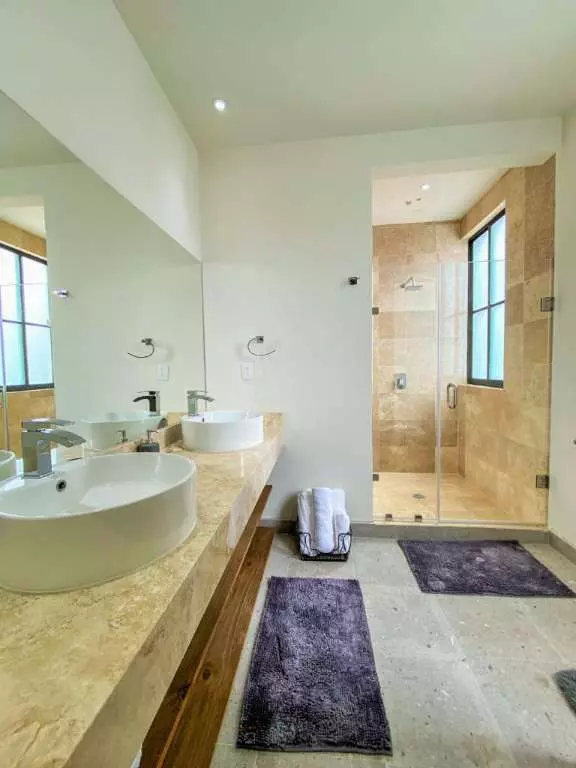 Departamento en El Milagro (Departamento Pascacio) — El Milagro, San Miguel de Allende — photo 11 — spa-inspired master bath retreat