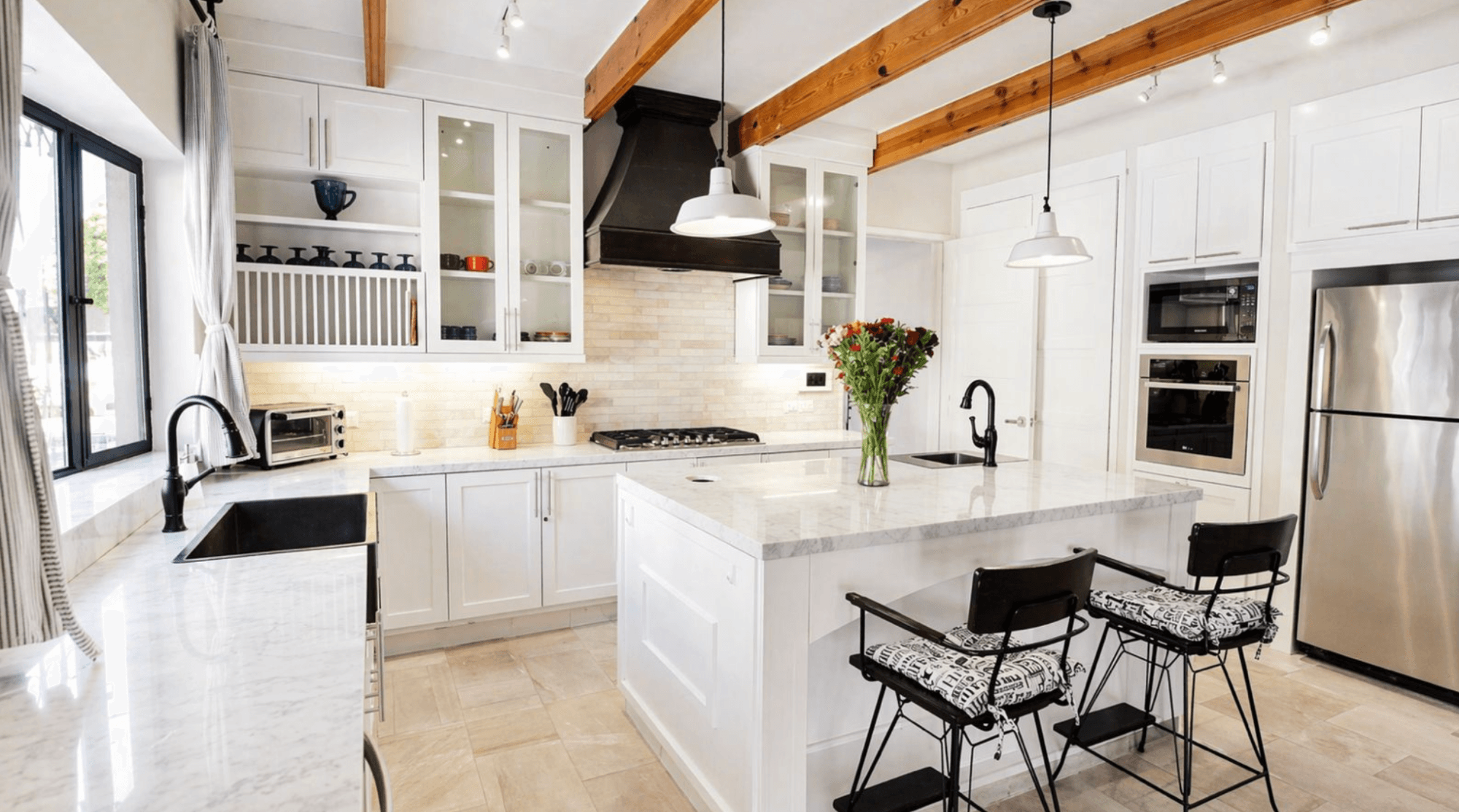 Casa Zen — El Obraje, San Miguel de Allende — photo 6 — contemporary chef's kitchen, soaring beams