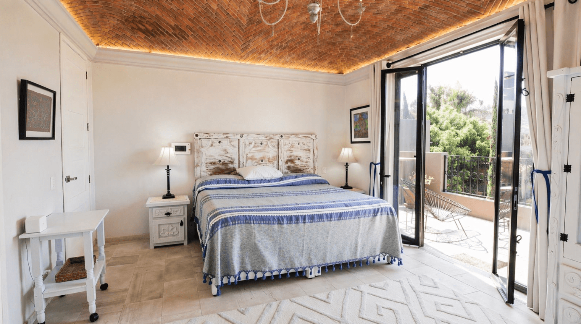 Casa Zen — El Obraje, San Miguel de Allende — photo 18 — luminous master suite, terrace views