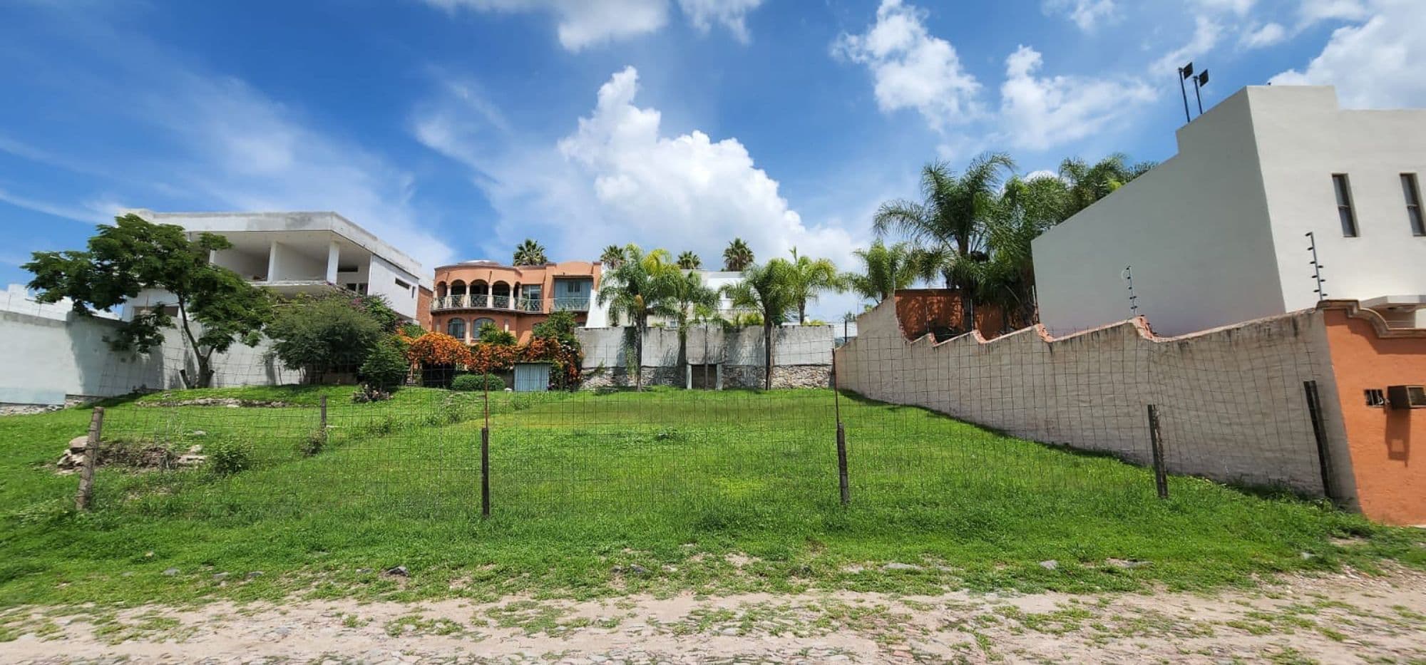 Centenario 38 Lot — Villa de los Frailes, San Miguel de Allende — photo 4 — expansive verdant canvas awaiting transformation