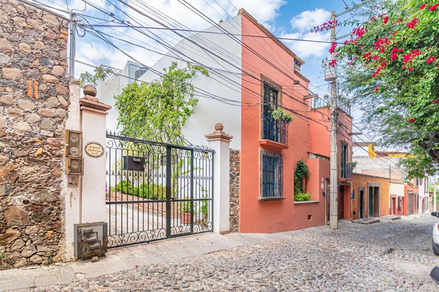 20 de Enero — San Antonio, San Miguel de Allende — photo 3 — charming colonial courtyard oasis