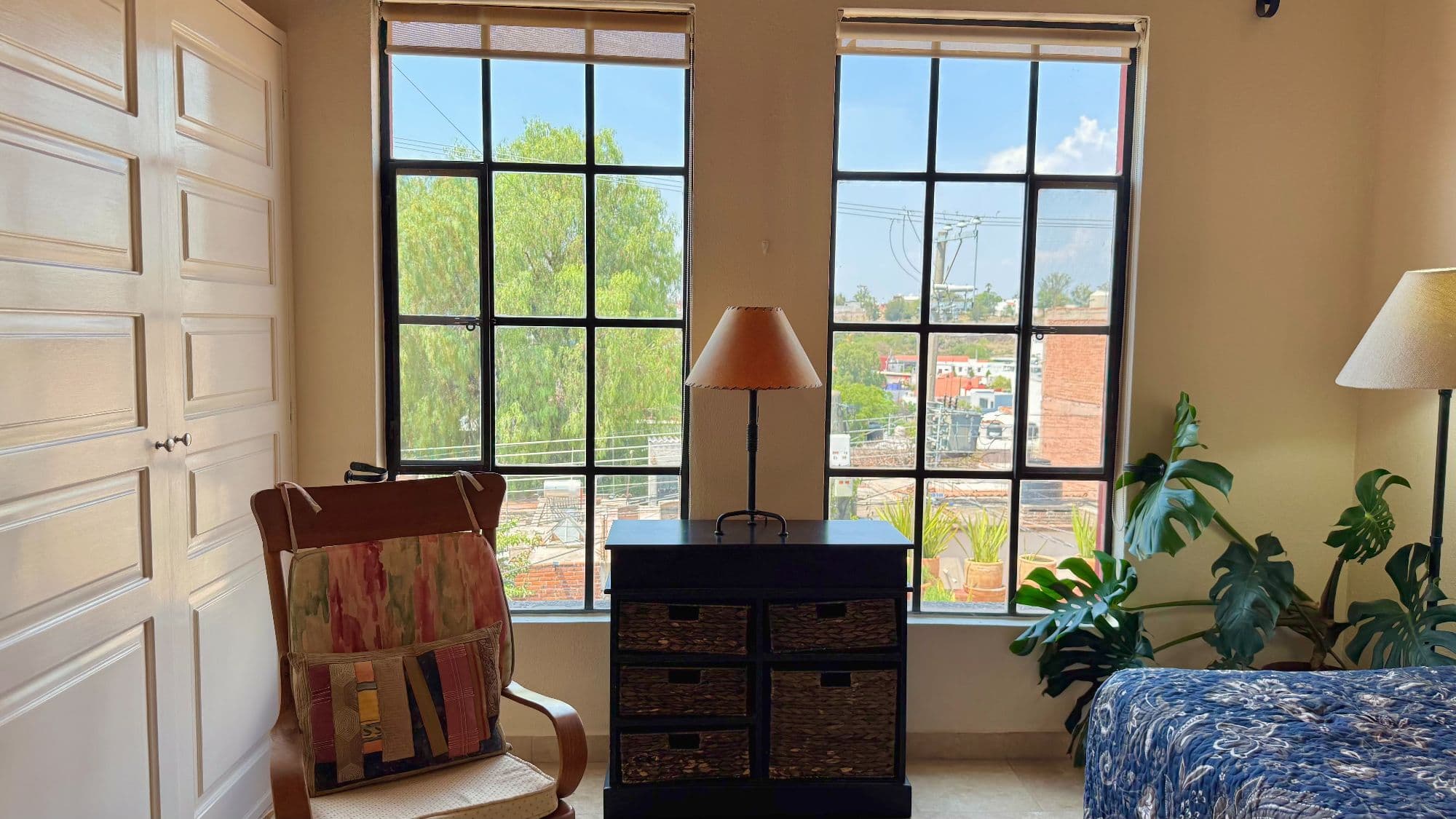 Casa Esperanza San Antonio — San Antonio, San Miguel de Allende — photo 15 — luminous bedroom with expansive city views