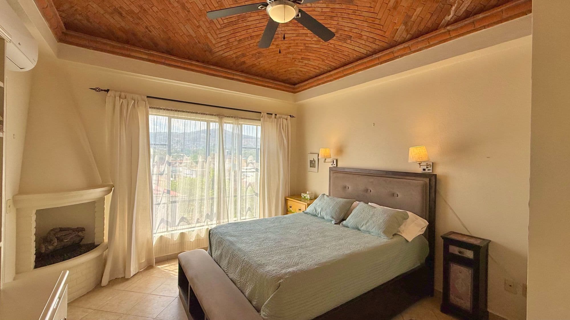 Casa Esperanza San Antonio — San Antonio, San Miguel de Allende — photo 11 — panoramic views, soaring wooden ceiling