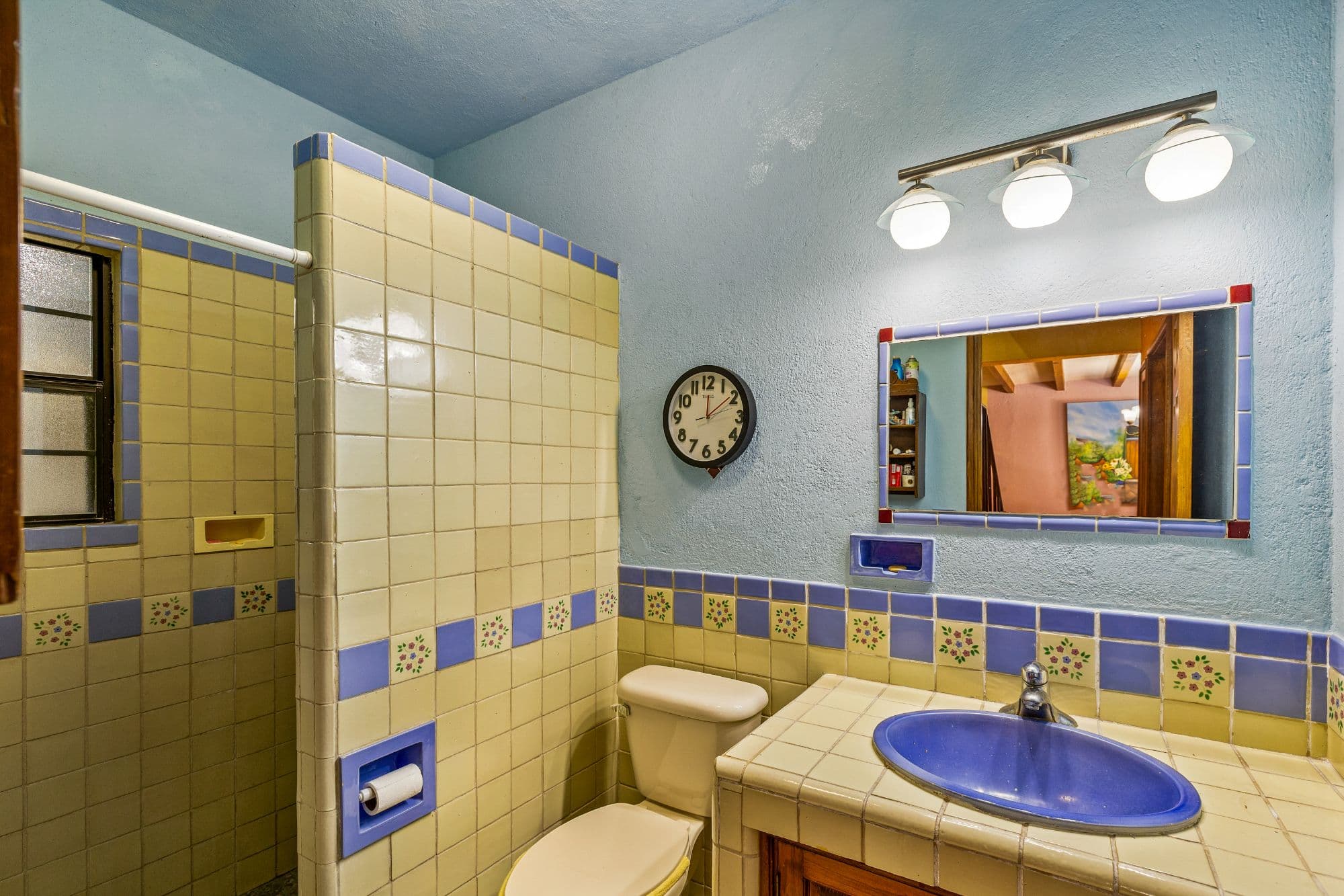 Casa Eclipse — La Lejona, San Miguel de Allende — photo 16 — vibrant traditional mexican bathroom elegance