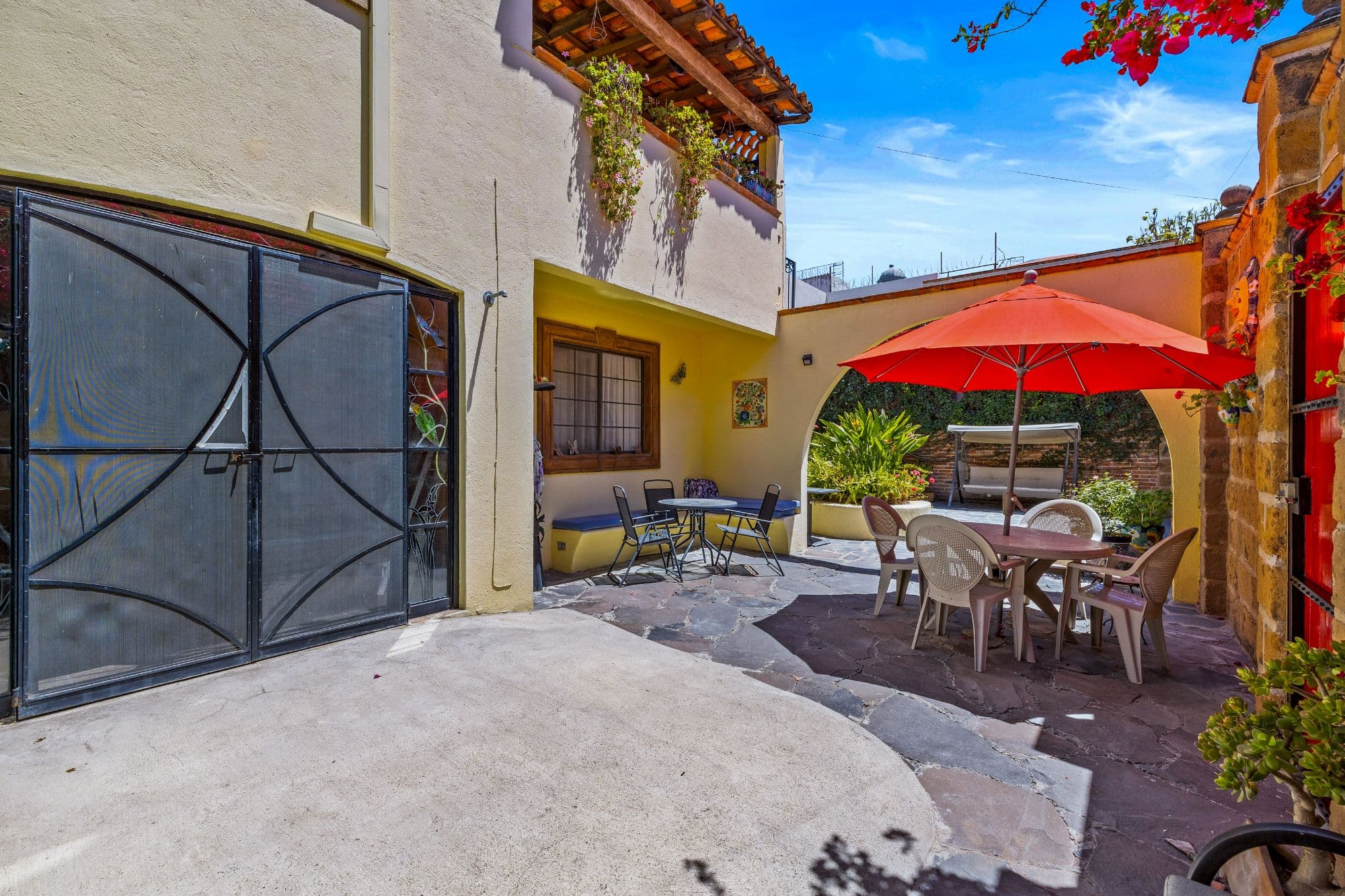 Casa Eclipse — La Lejona, San Miguel de Allende — photo 7 — charming courtyard with vibrant outdoor living