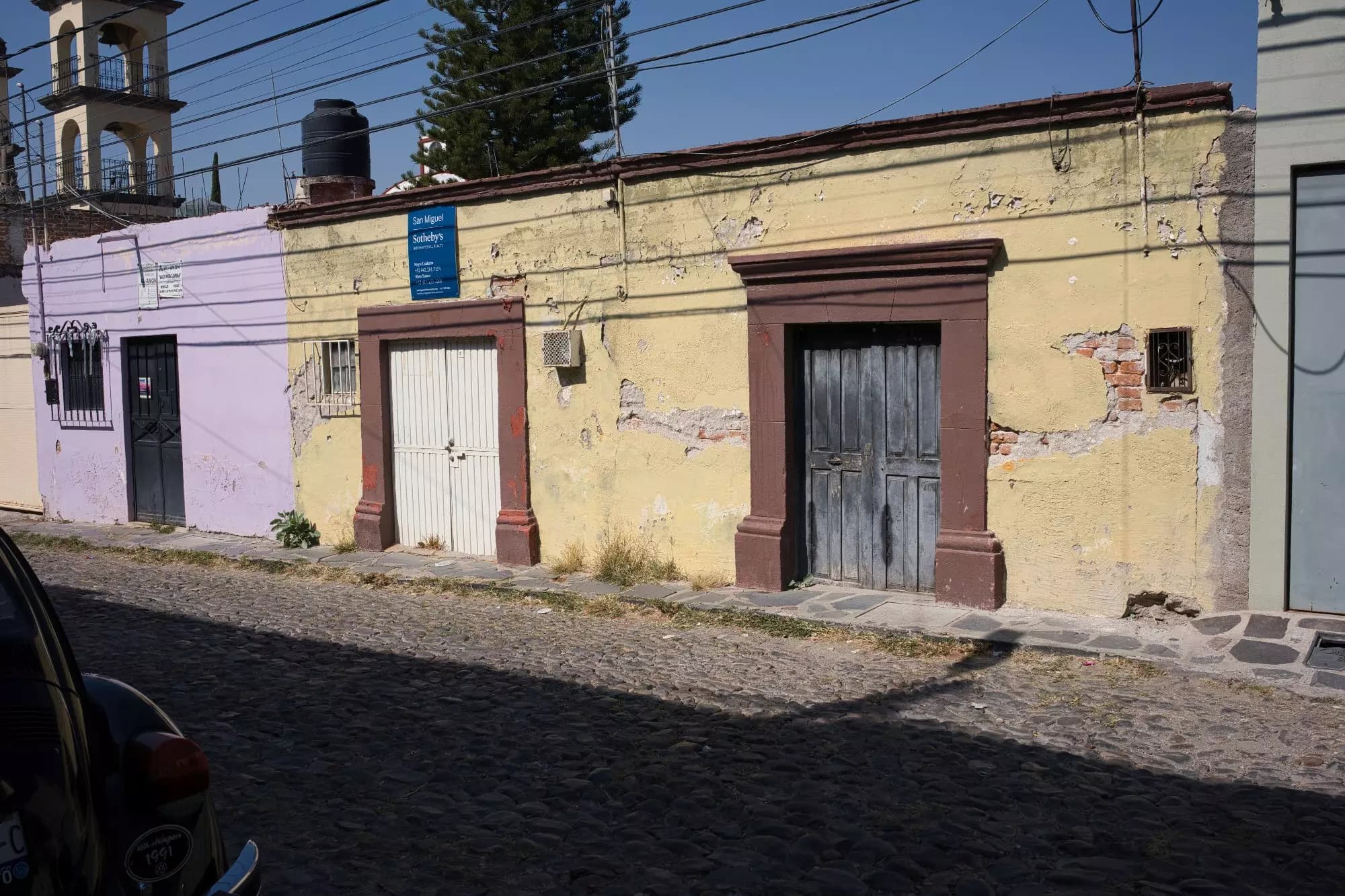 PRIME LOT — Guadalupe, San Miguel de Allende — photo 8 — charming colonial architecture awaits restoration