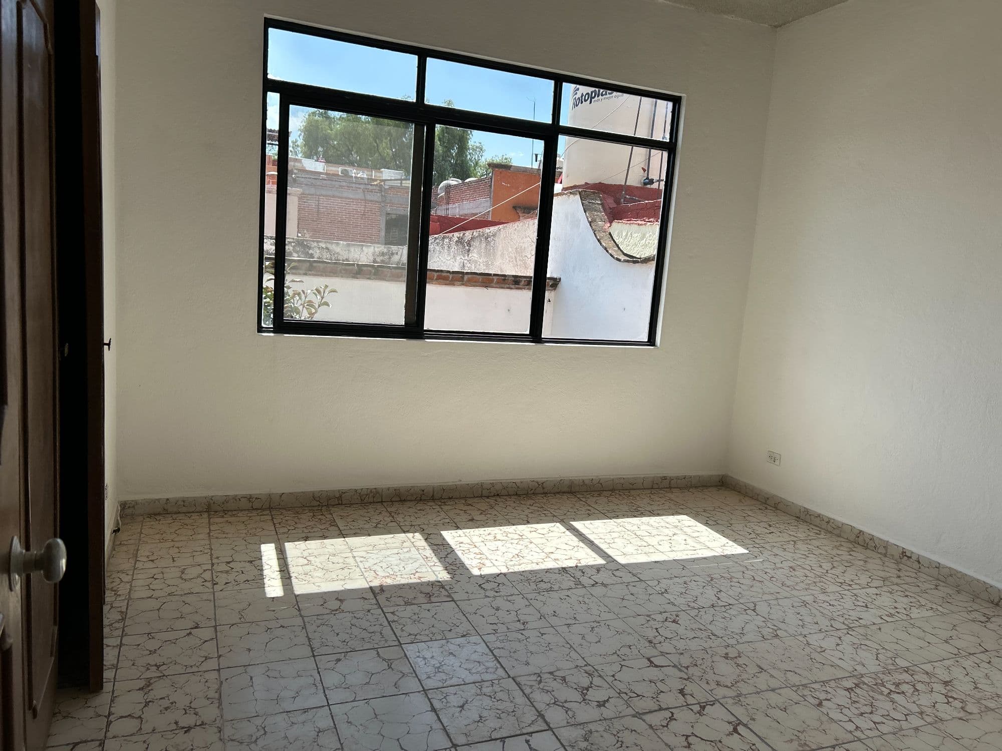 Casa Naranjo — San Miguel de Allende Centro, San Miguel de Allende — photo 26 — bright, sun-flooded room with potential