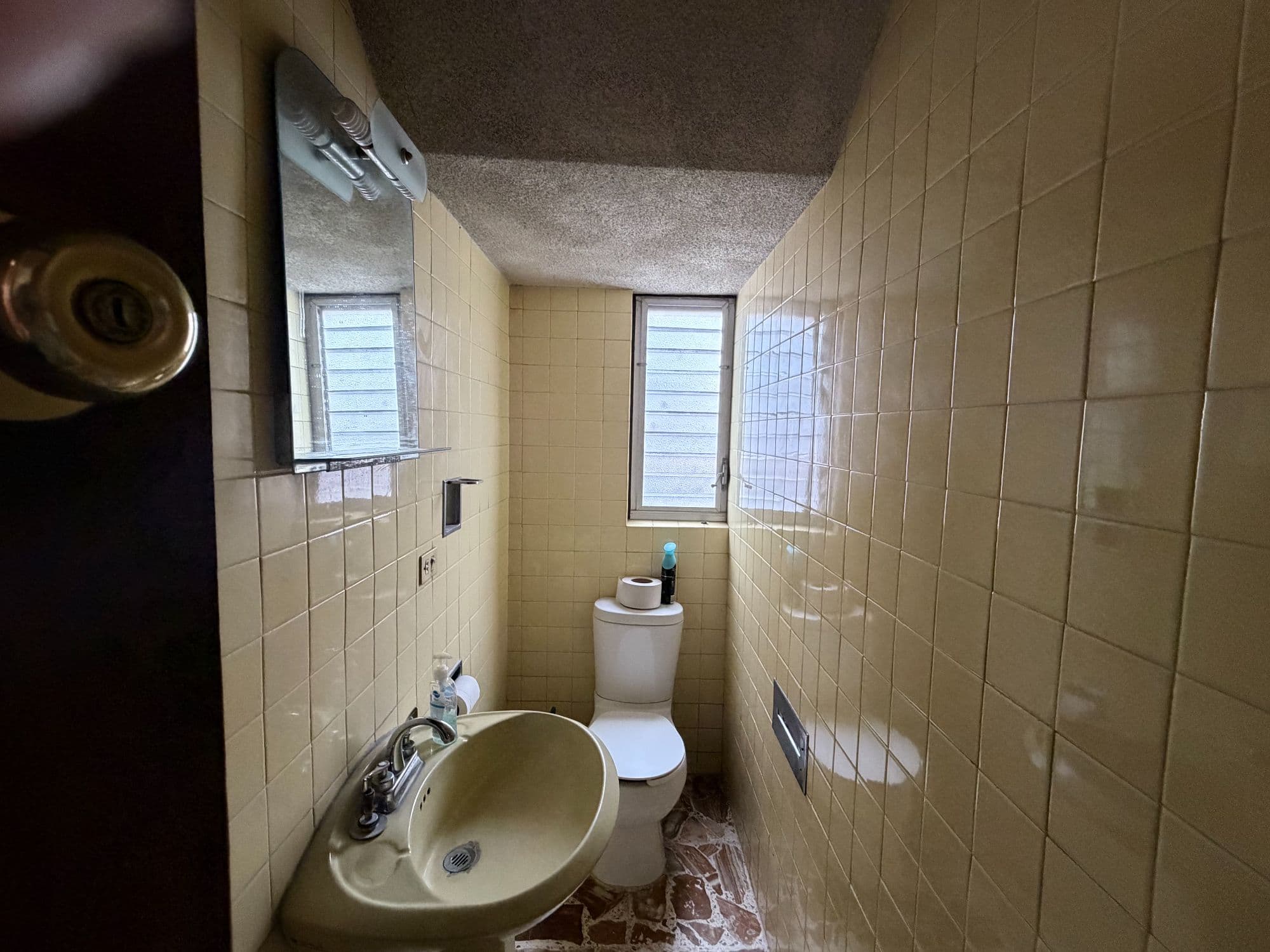 Casa Torres — Centro, San Miguel de Allende — photo 28 — charming vintage bathroom, abundant natural light