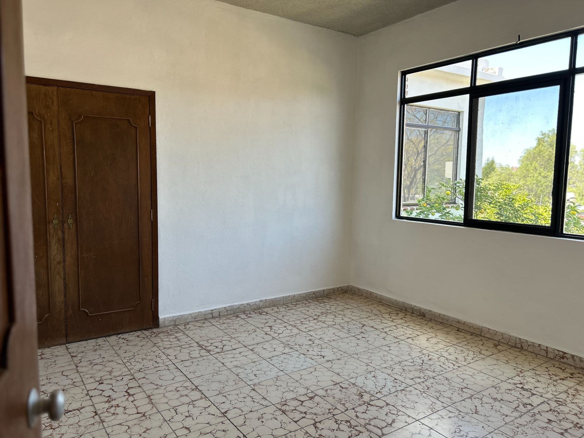 Casa Naranjo — San Miguel de Allende Centro, San Miguel de Allende — photo 20 — bright corner room with garden views