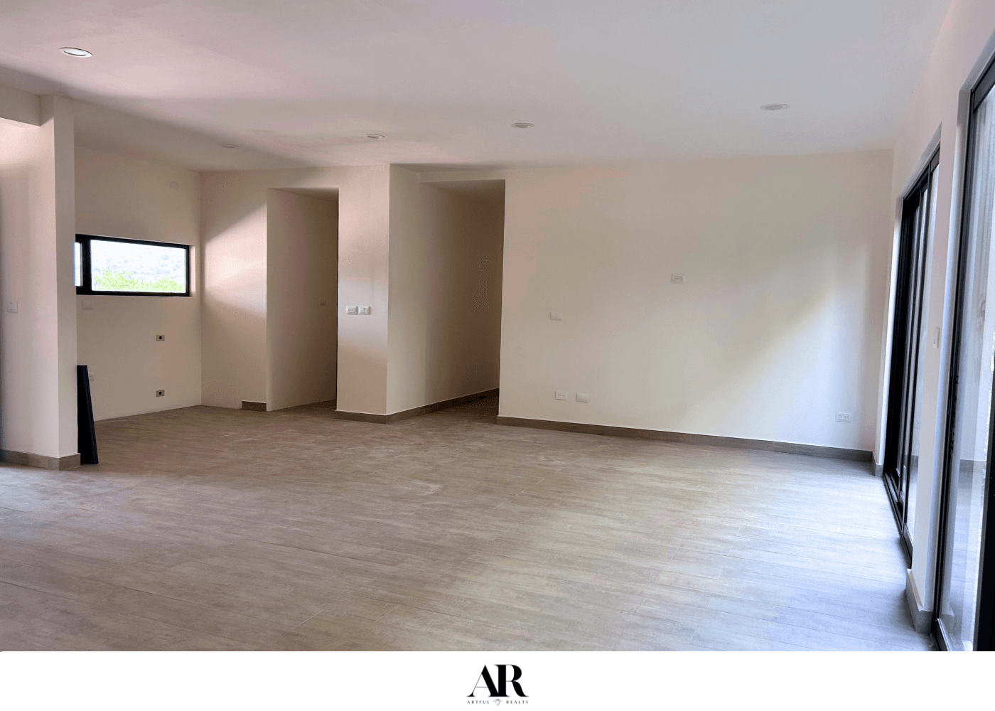 Departamento 1A Garden de Lujo con Jardín Privado en Barrio Santo | San Miguel de Allende — Barrio Santo, San Miguel de Allende — photo 4 — luminous open-concept living space