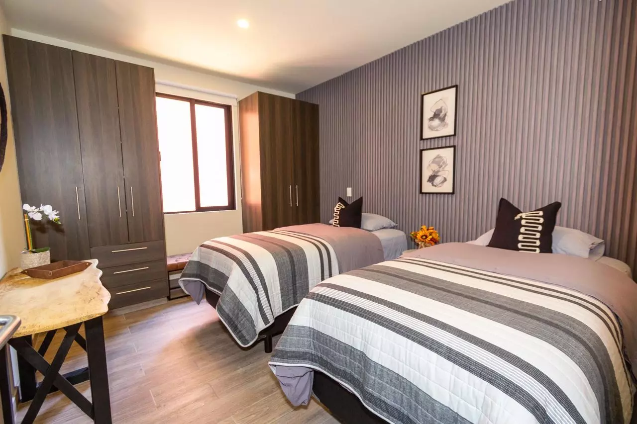 Departamento Nahme Quintas de Allende — Quinta de Allende, San Miguel de Allende — photo 13 — sophisticated twin bedroom with contemporary elegance
