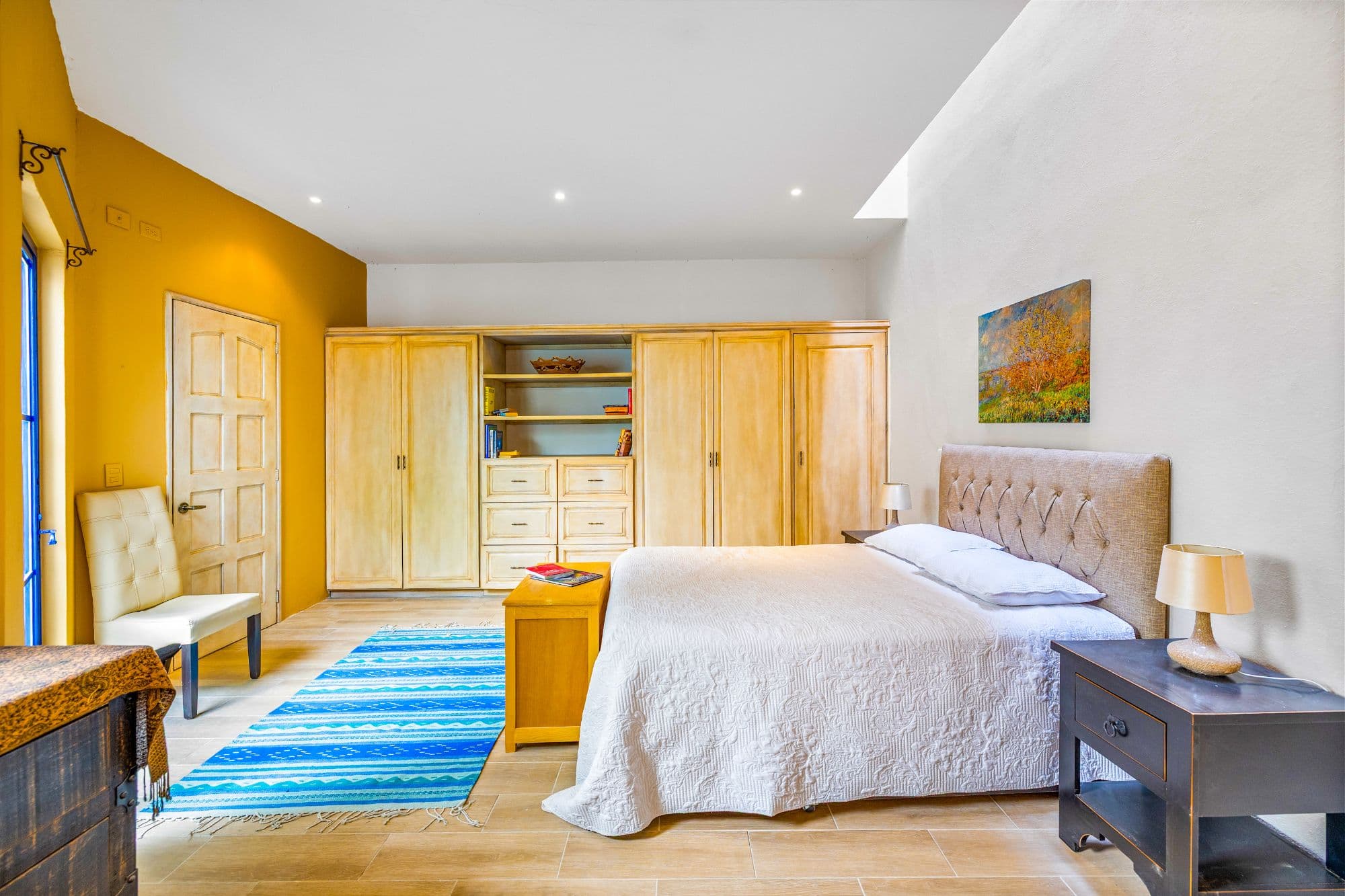 Casa del Agua — Atascadero (Arcos de San Miguel), San Miguel de Allende — photo 11 — sunlit master suite, golden elegance