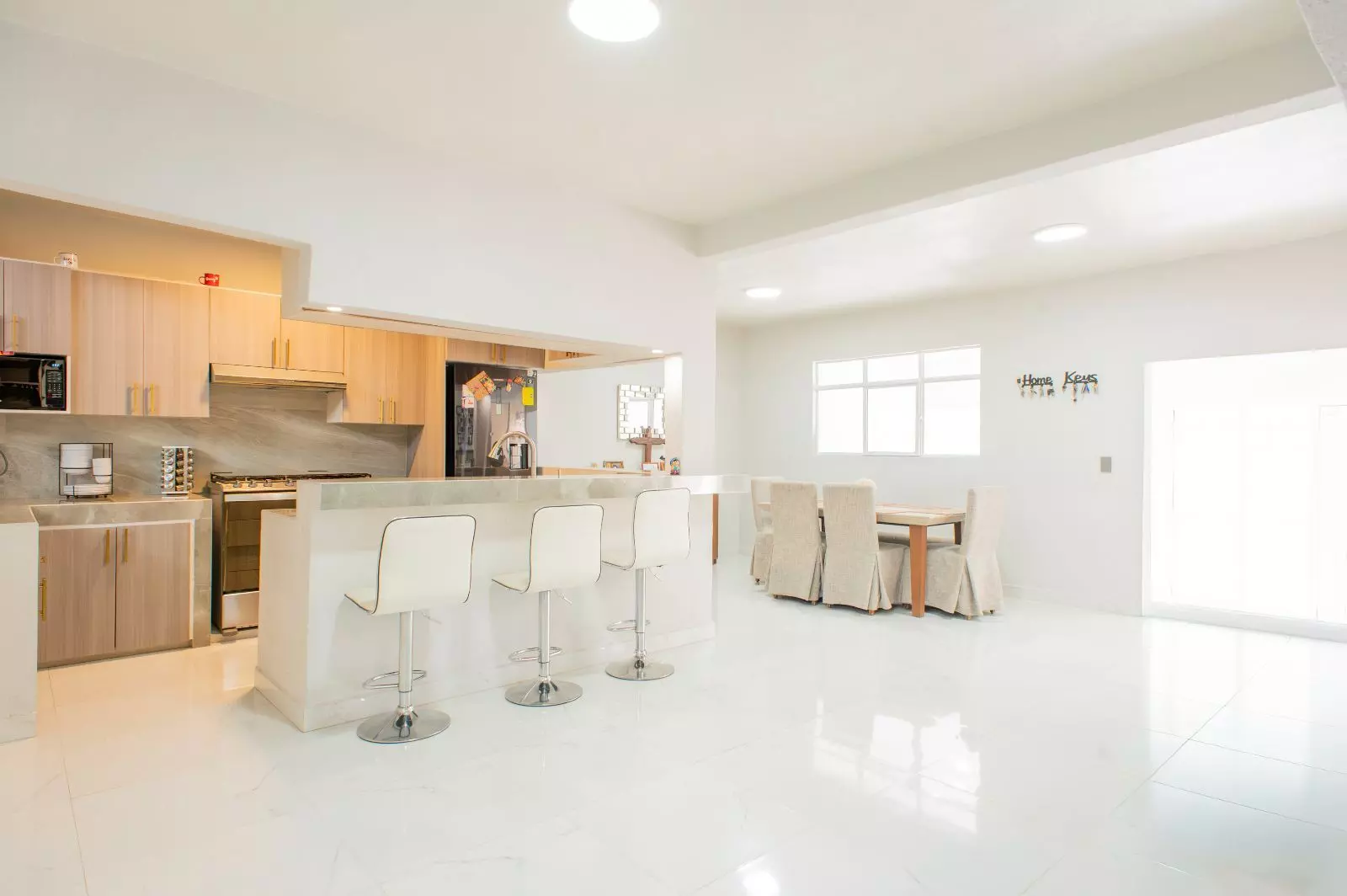 Casa Sara — Lindavista, San Miguel de Allende — luminous open-concept entertaining space