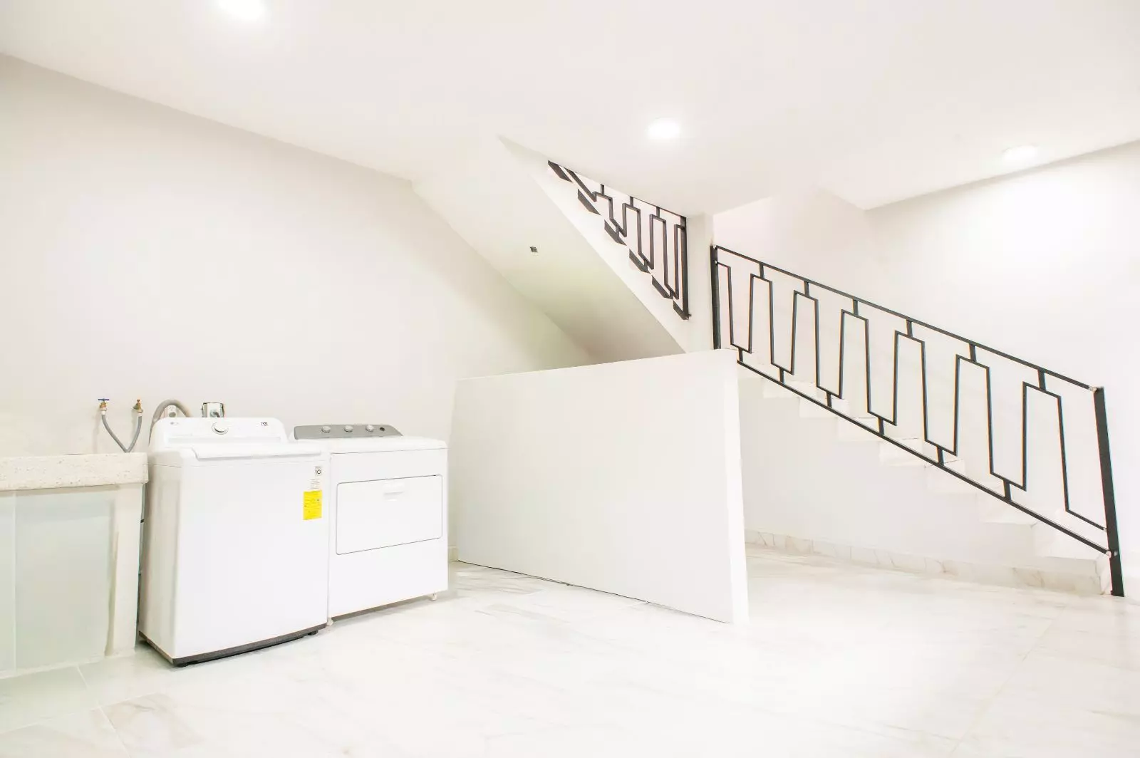 Casa Sara — Lindavista, San Miguel de Allende — photo 23 — luminous laundry with soaring ceilings