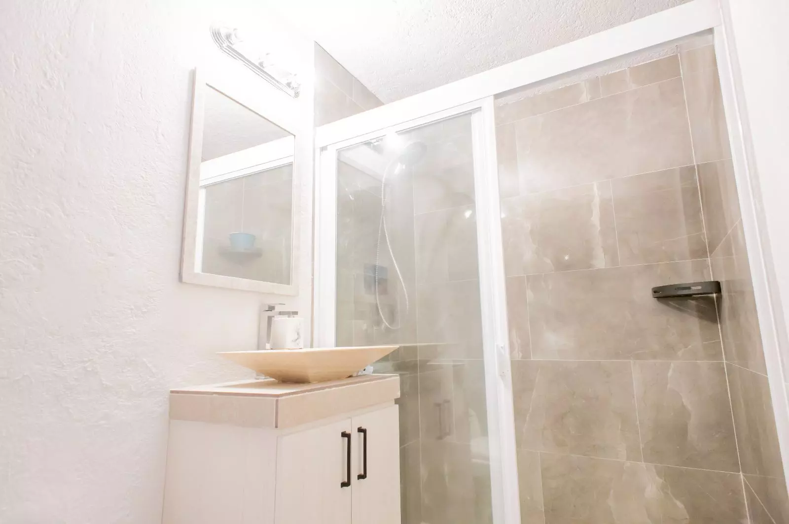 Casa Sara — Lindavista, San Miguel de Allende — photo 17 — serene spa-like master bath