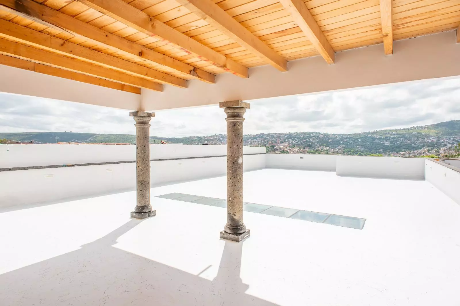 Casa Sara — Lindavista, San Miguel de Allende — photo 24 — panoramic lakeside terrace, soaring wooden beams