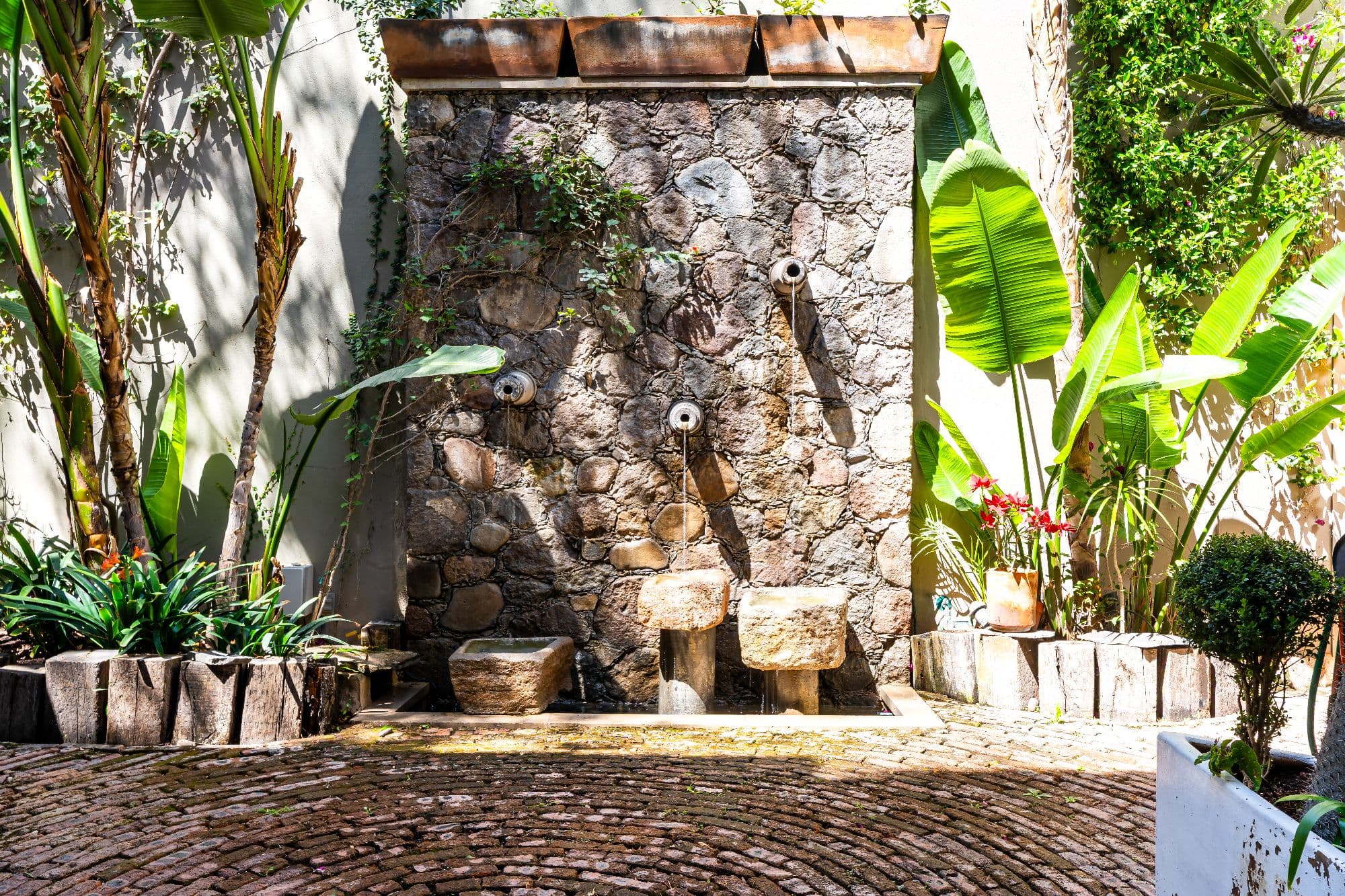 Casa Organza — Centro, San Miguel de Allende — photo 14 — charming courtyard with historic stone character
