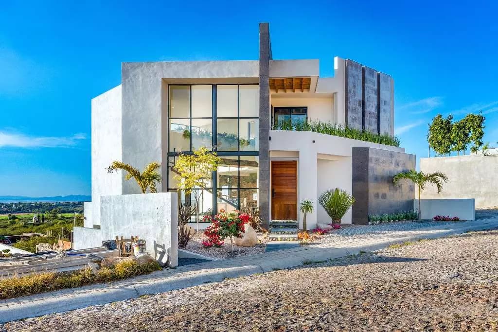 Casa De La Vista — Residencial Malanquin la Mesa, San Miguel de Allende — photo 3 — contemporary elegance meets panoramic countryside views