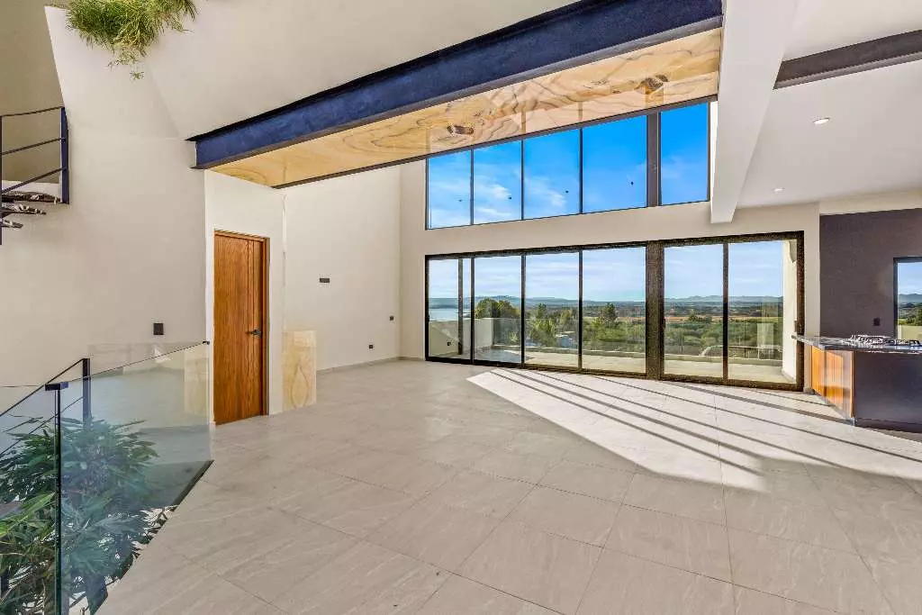 Casa De La Vista — Residencial Malanquin la Mesa, San Miguel de Allende — photo 4 — soaring ceilings, panoramic valley views