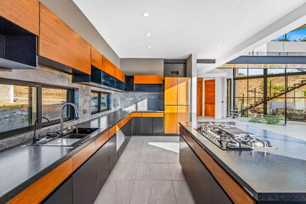 Casa De La Vista — Residencial Malanquin la Mesa, San Miguel de Allende — photo 12 — contemporary kitchen with stunning hillside views