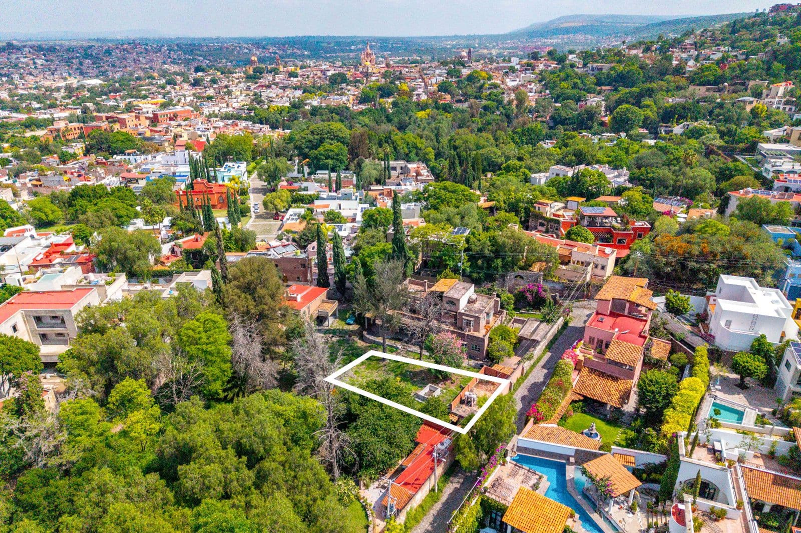 Fraccion III Ojo de Agua — Ojo de Agua, San Miguel de Allende — photo 4 — lush hillside sanctuary, commanding city views