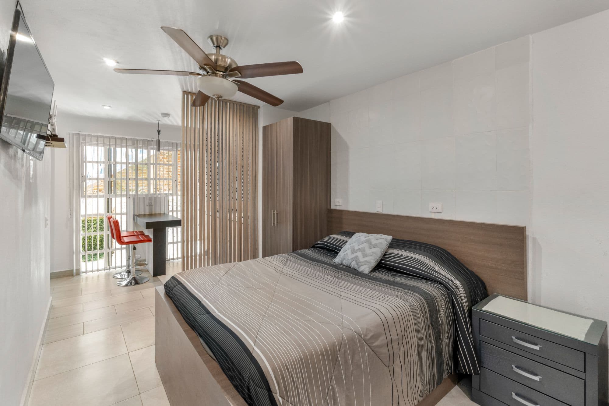 Depas Oratorio — Centro, San Miguel de Allende — photo 9 — contemporary master suite, abundant natural light