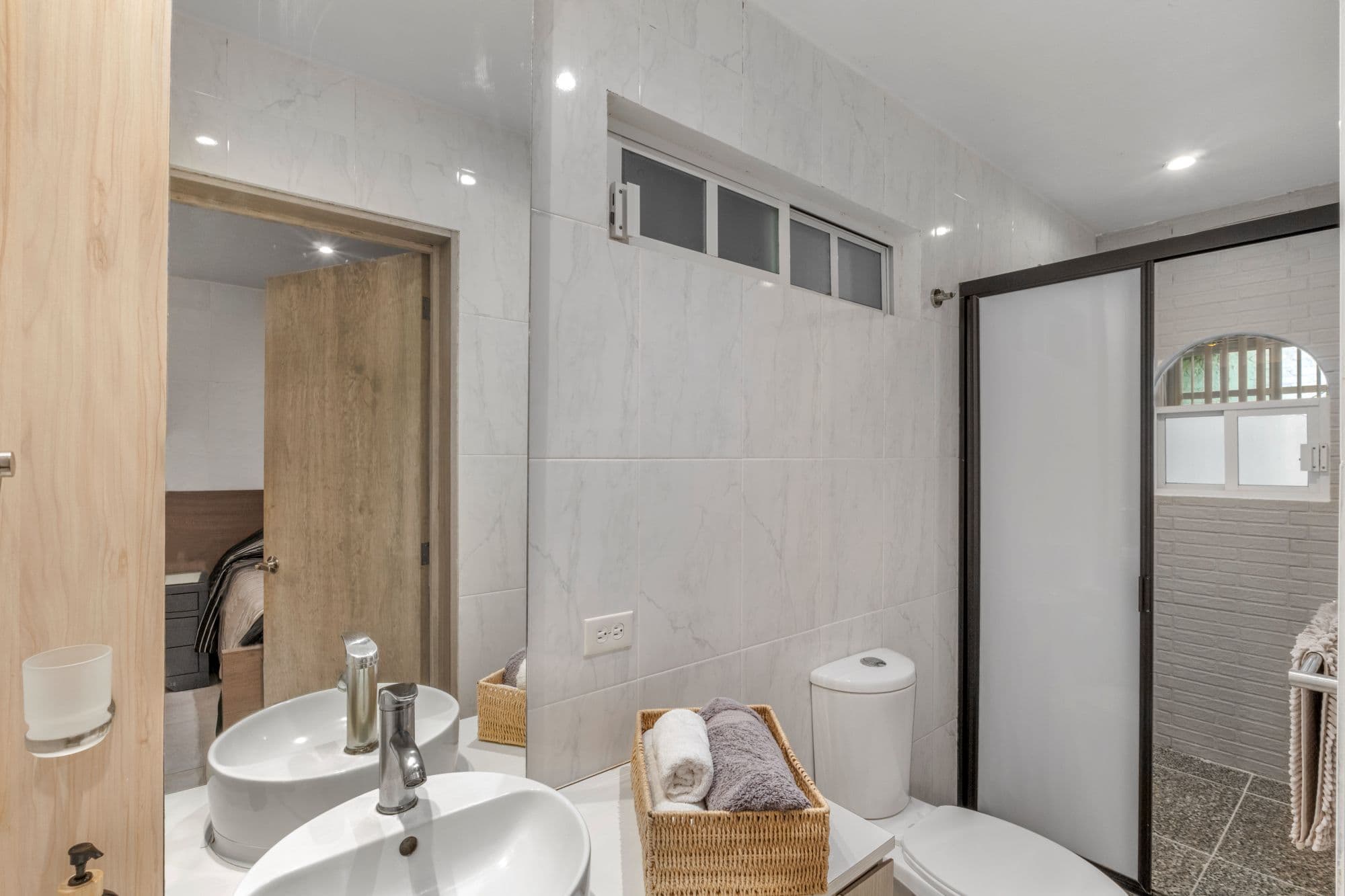 Depas Oratorio — Centro, San Miguel de Allende — photo 21 — spa-inspired bathroom with contemporary finishes