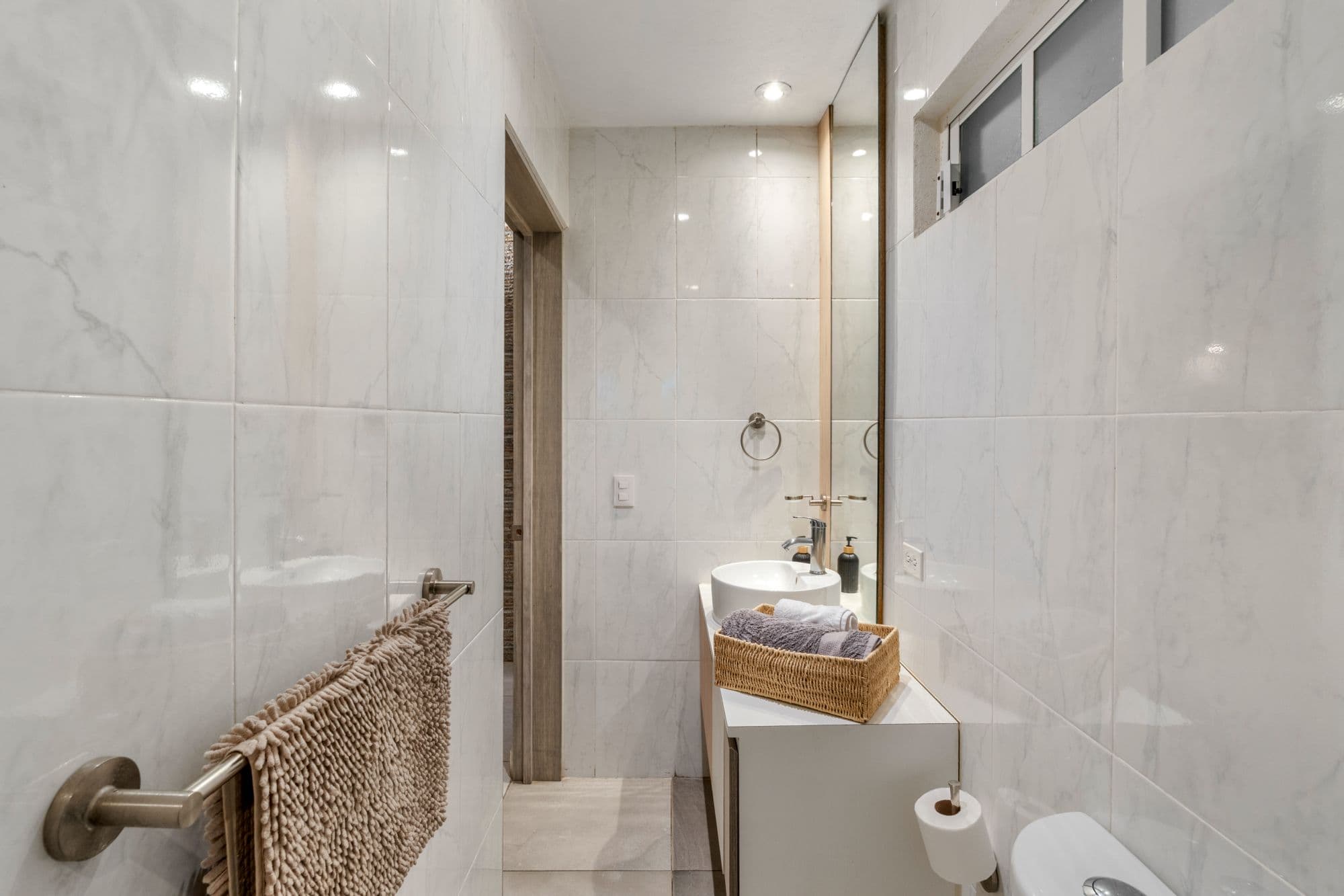 Depas Oratorio — Centro, San Miguel de Allende — photo 14 — spa-inspired ensuite with marble elegance
