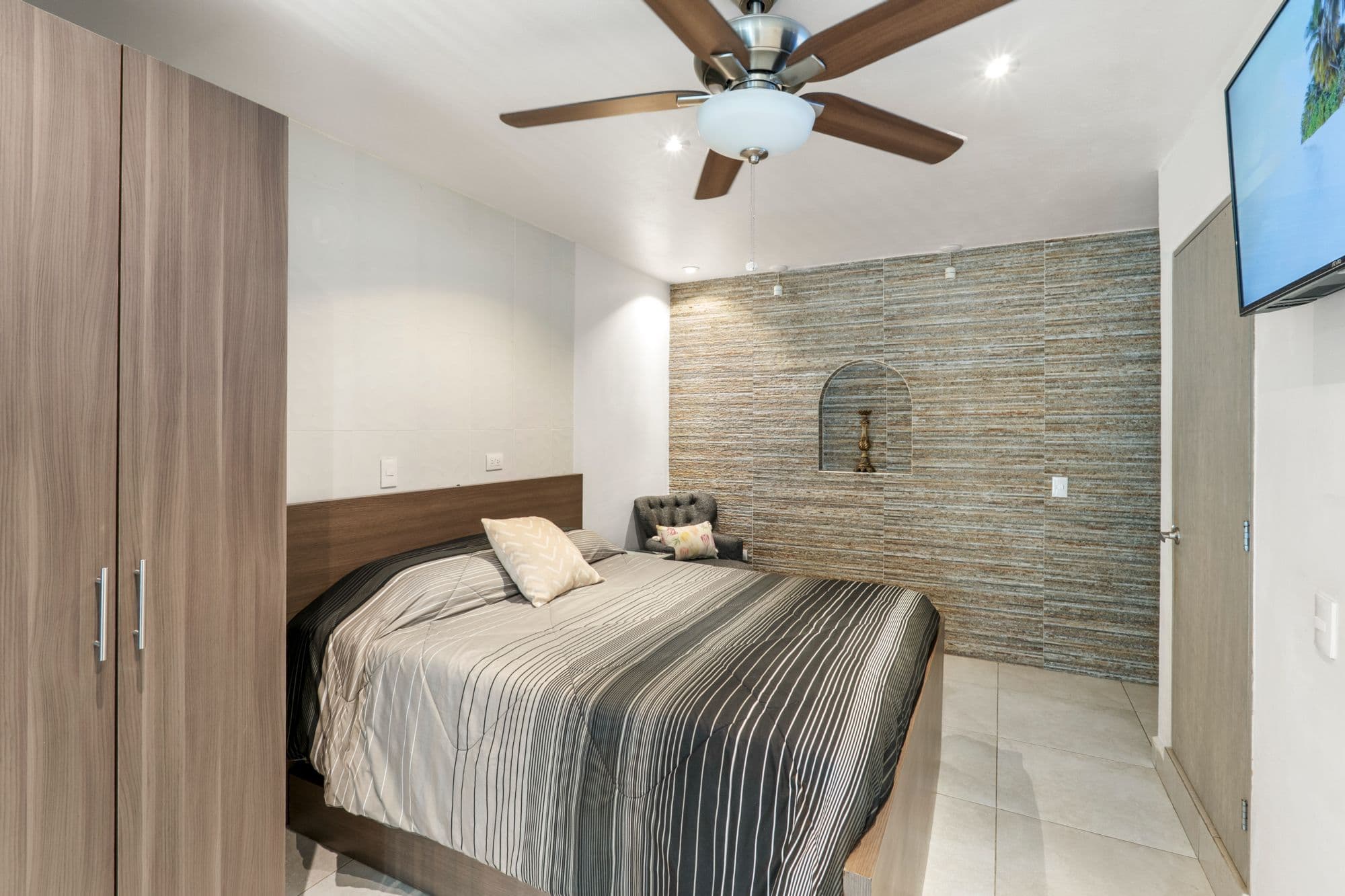Depas Oratorio — Centro, San Miguel de Allende — photo 20 — serene primary suite, textured accent wall