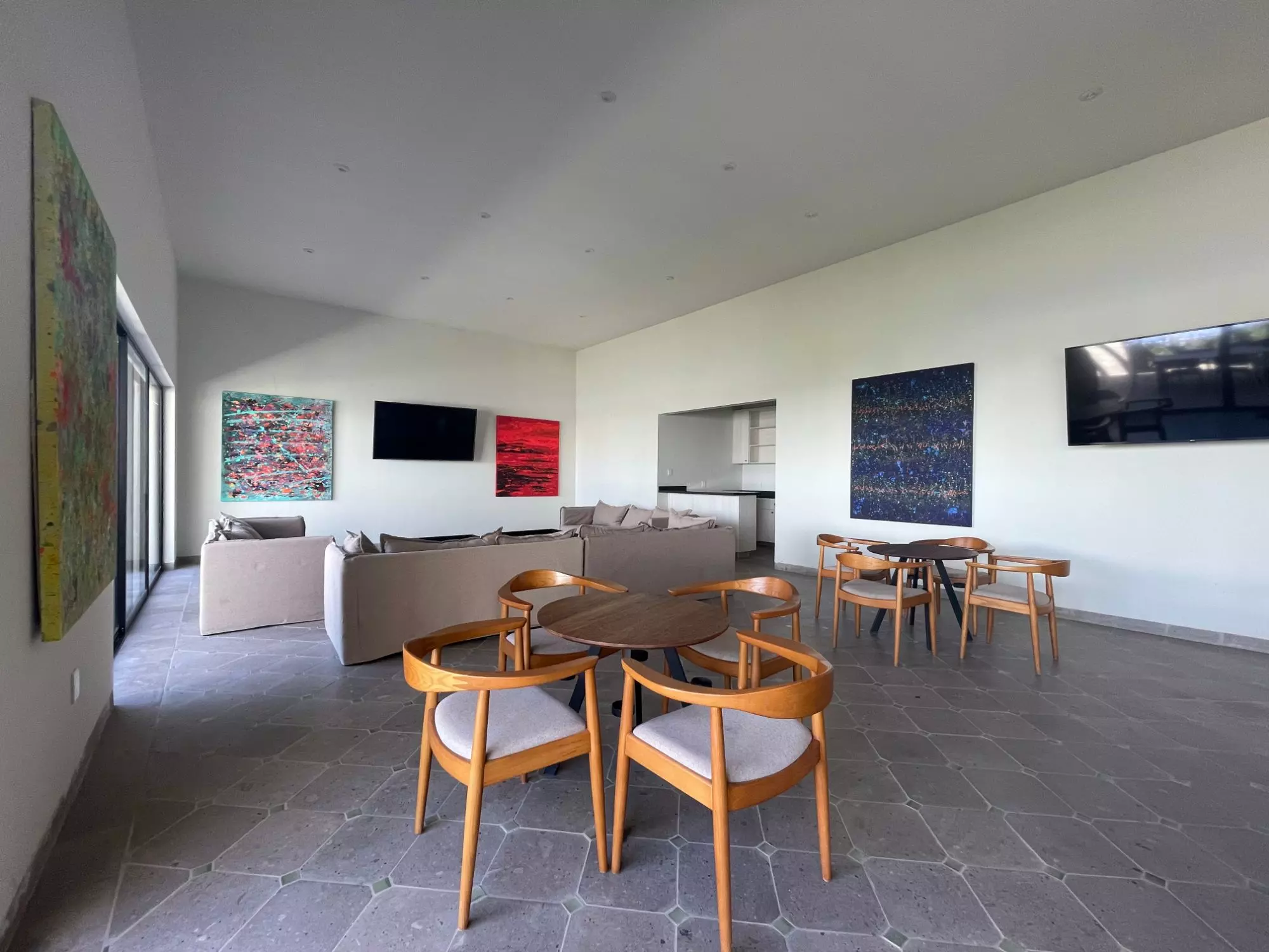 Casa Torreón PB — Atascadero (Arcos de San Miguel), San Miguel de Allende — photo 10 — contemporary open-plan living, curated art collection