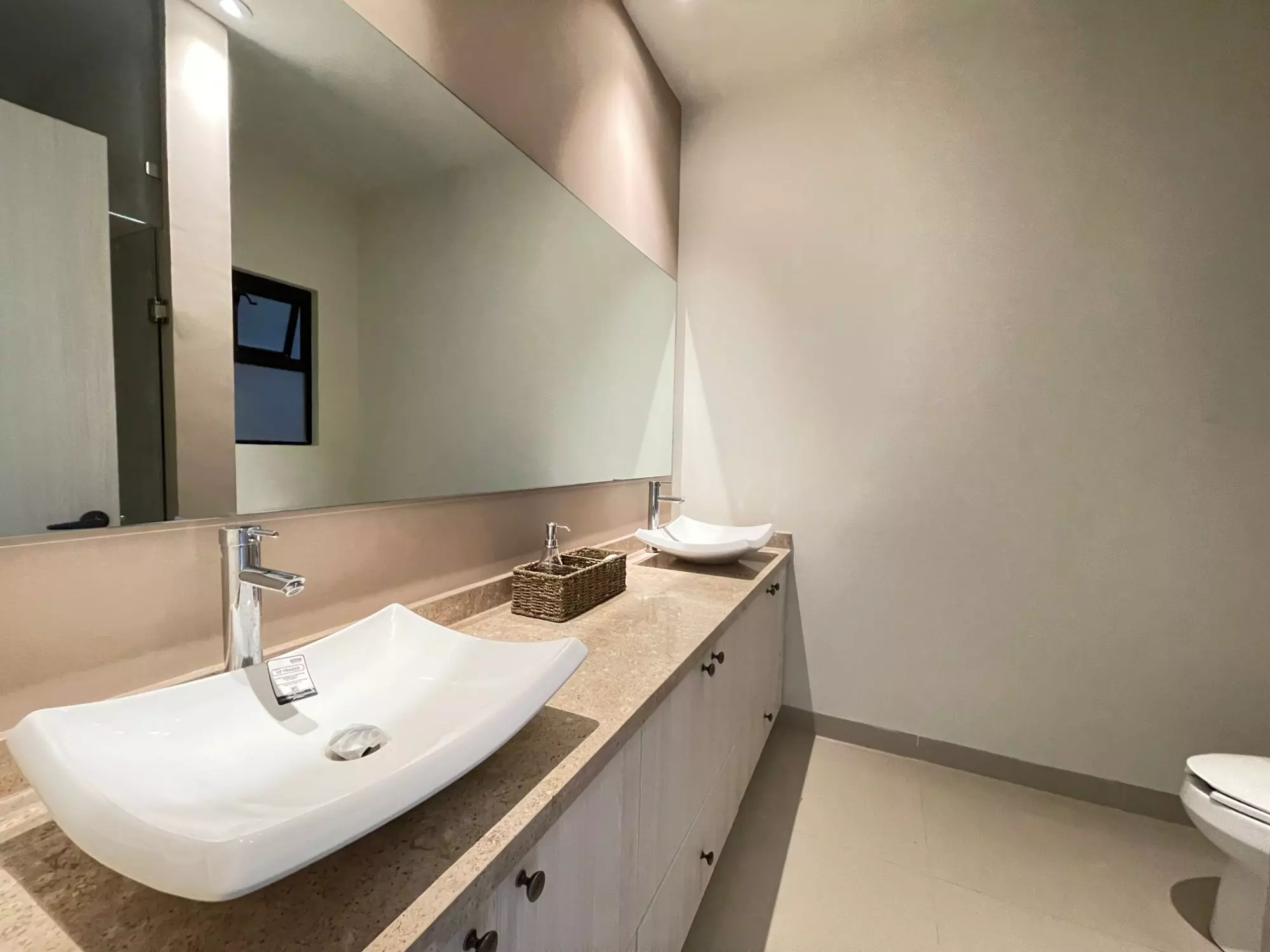 Casa Torreón PB — Atascadero (Arcos de San Miguel), San Miguel de Allende — photo 5 — spa-inspired contemporary bathroom sanctuary