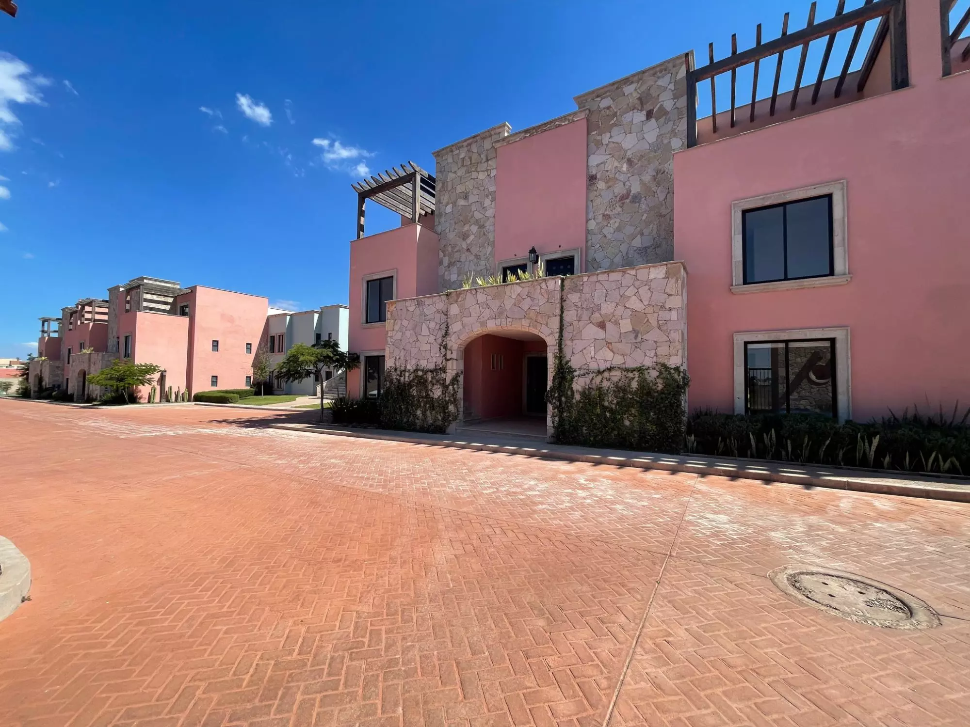 Casa Torreón PB — Atascadero (Arcos de San Miguel), San Miguel de Allende — photo 16 — sophisticated pink hacienda courtyard elegance
