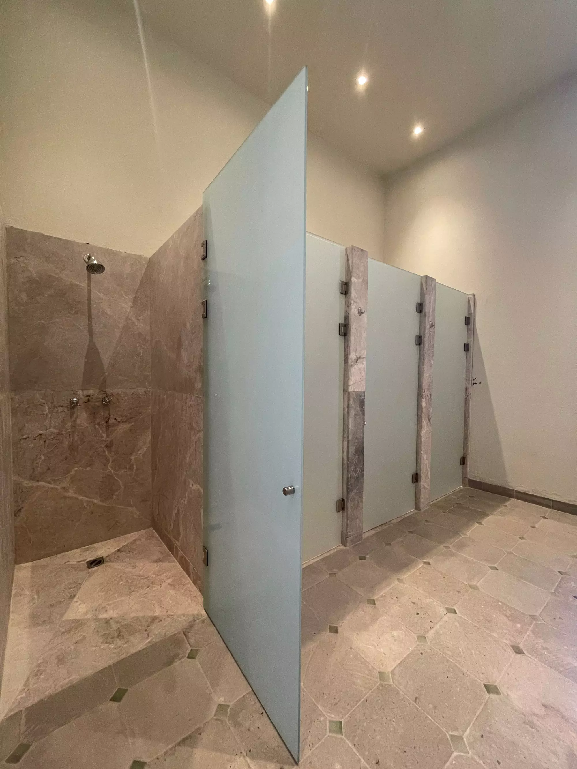 Casa Torreón PB — Atascadero (Arcos de San Miguel), San Miguel de Allende — photo 14 — luxurious spa-inspired locker room