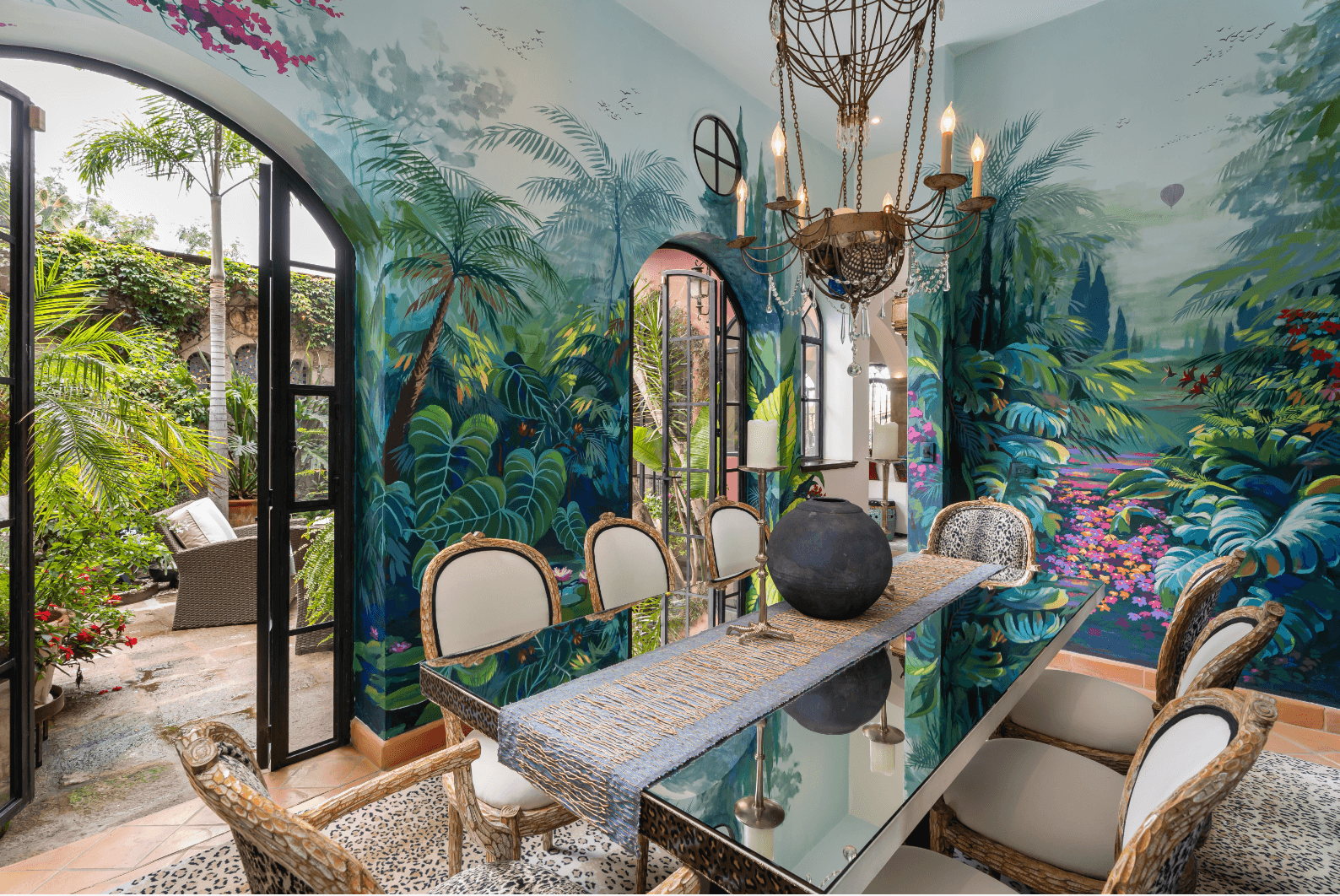 Casa del Arroyo — Ojo de Agua, San Miguel de Allende — photo 8 — enchanting tropical jungle dining room