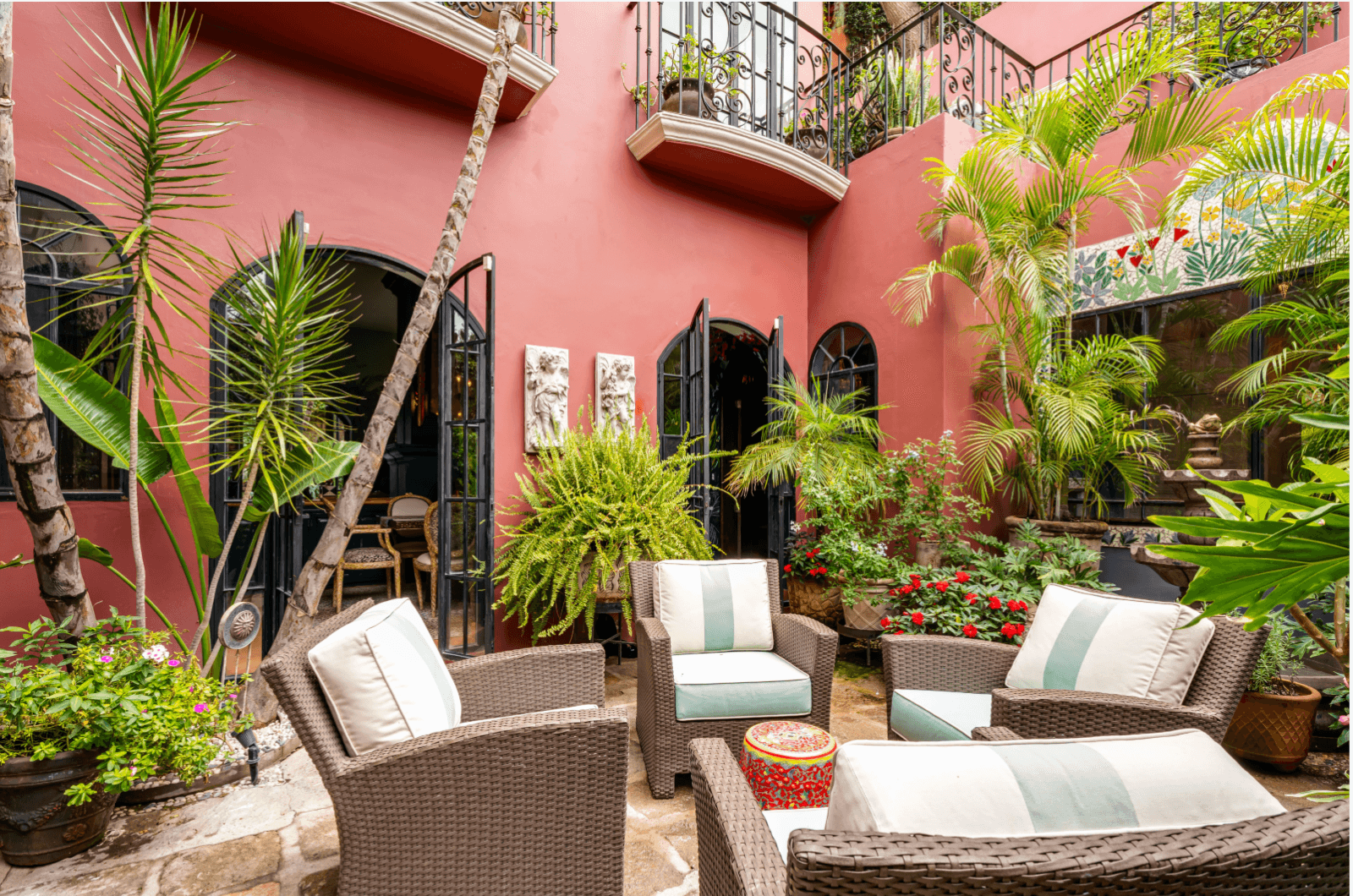 Casa del Arroyo — Ojo de Agua, San Miguel de Allende — photo 14 — enchanting courtyard oasis, tropical elegance