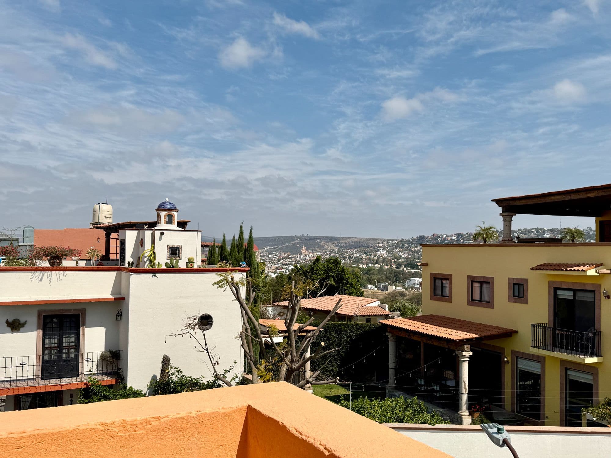 VENTA CASA 11 ANTIGUO CAMINO A LA LEJONA โ La Lejona, San Miguel de Allende โ photo 13 โ panoramic hillside views, sun-drenched terraces