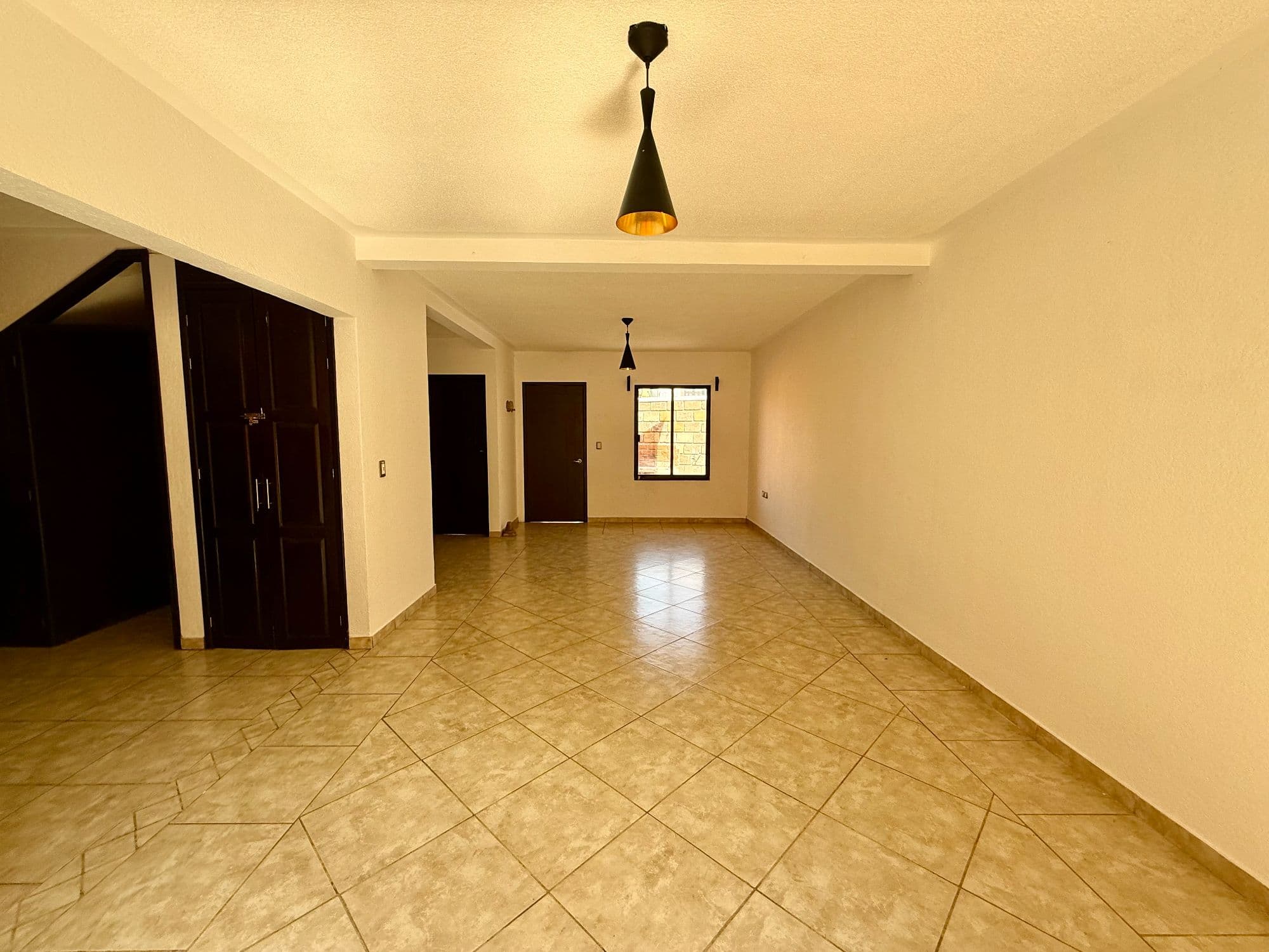 VENTA CASA 11 ANTIGUO CAMINO A LA LEJONA โ La Lejona, San Miguel de Allende โ photo 2 โ spacious, sun-drenched living area