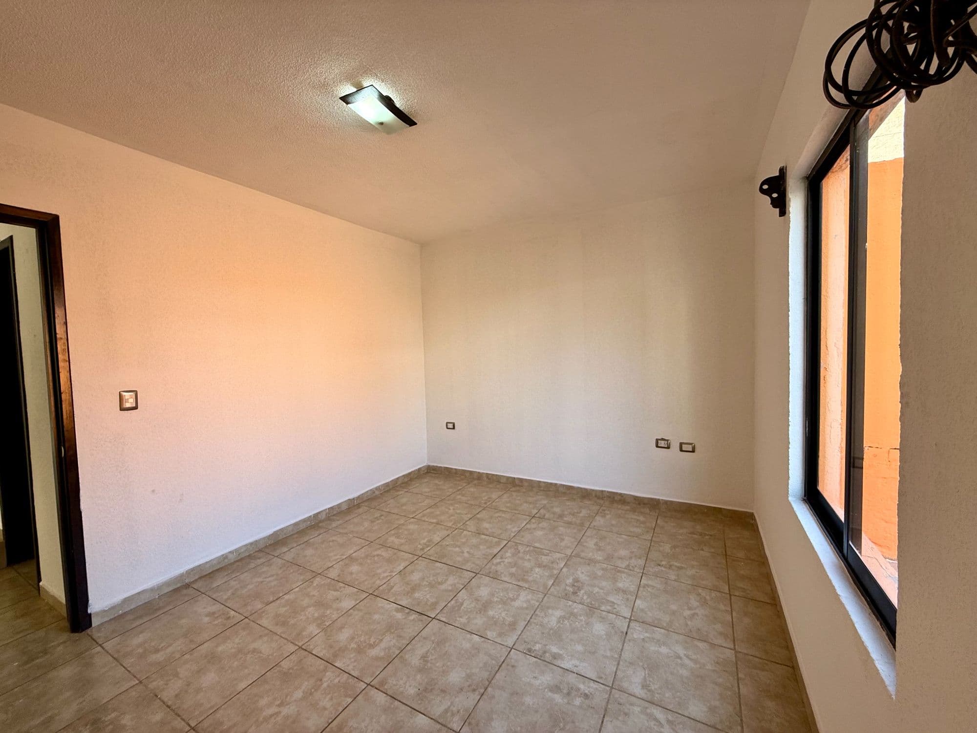 VENTA CASA 11 ANTIGUO CAMINO A LA LEJONA โ La Lejona, San Miguel de Allende โ photo 7 โ bright, versatile space with natural light