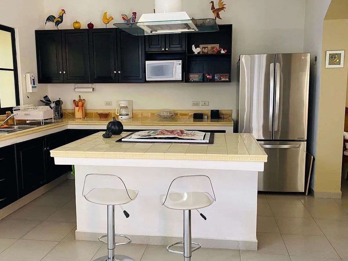 Casa Magenta — El Paraiso, San Miguel de Allende — photo 10 — contemporary kitchen with elegant island seating