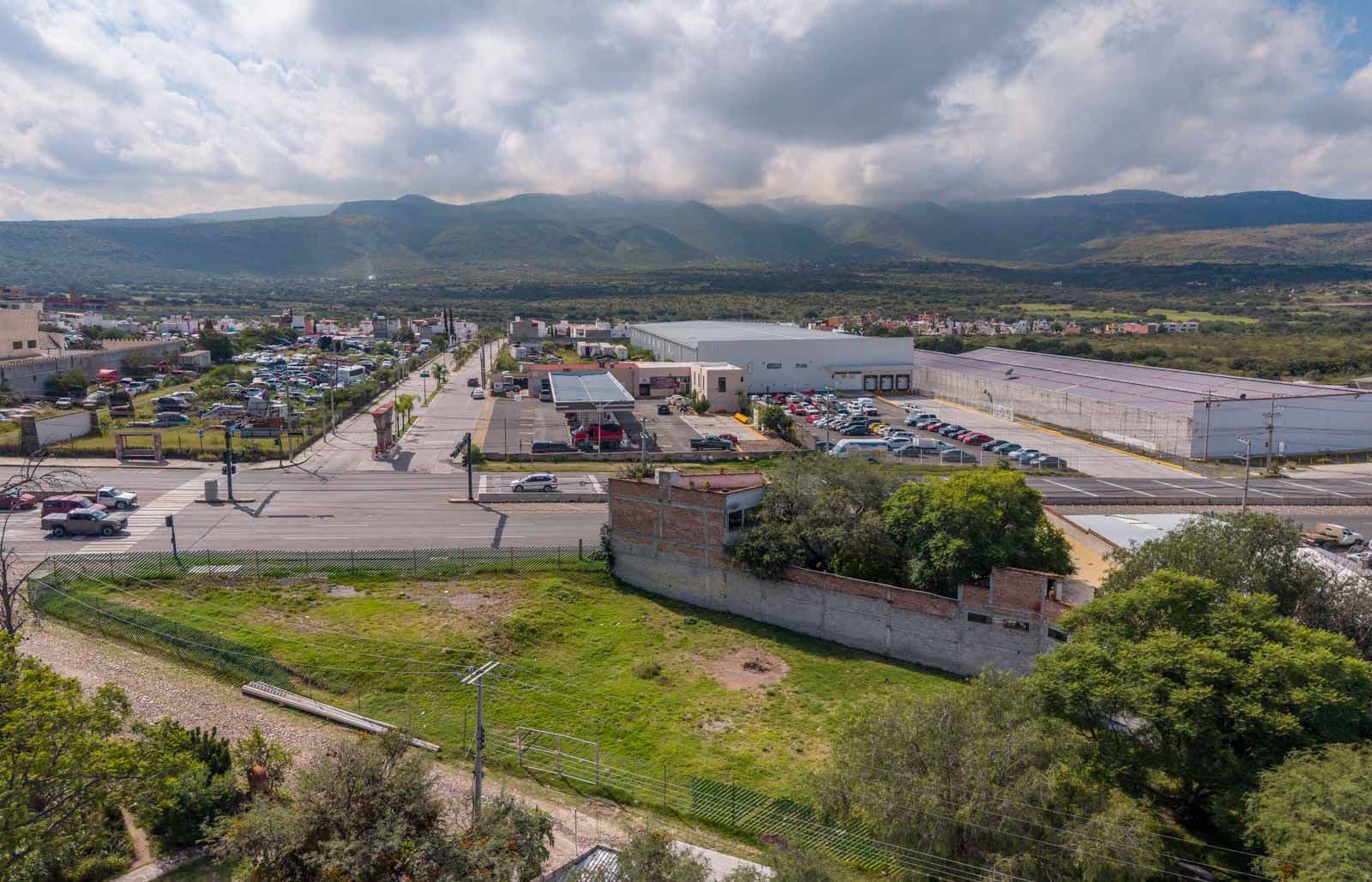Corner Lot Opportunity — Poblado de Don Diego, San Miguel de Allende — photo 11 — panoramic valley views, development potential