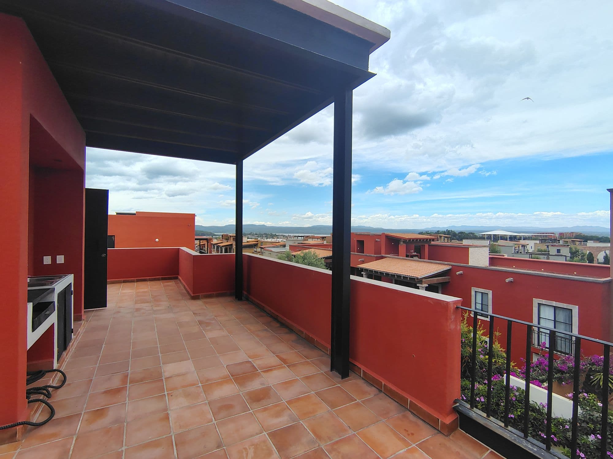 NUBE A 101 SAN FRANCISCO — San Miguel de Allende Centro, San Miguel de Allende — photo 17 — panoramic rooftop terrace, breathtaking mountain vistas