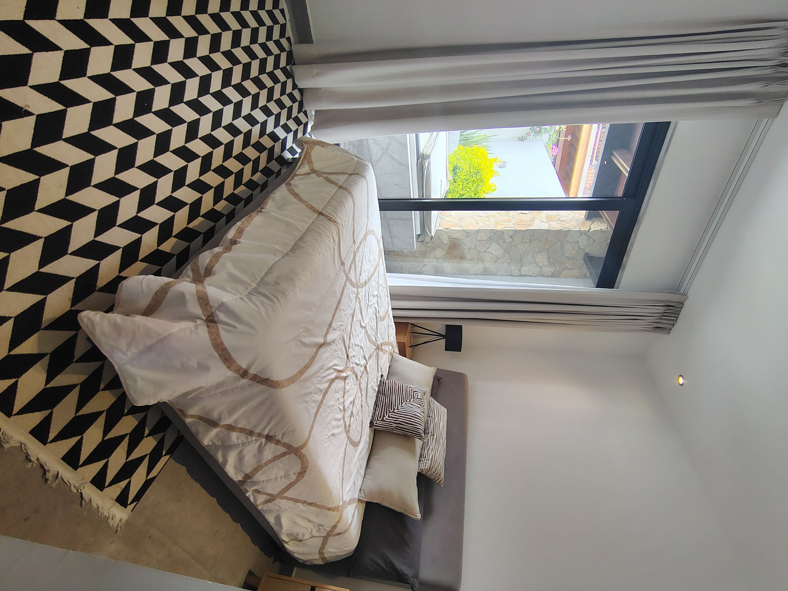 NUBE A 101 SAN FRANCISCO — San Miguel de Allende Centro, San Miguel de Allende — photo 10 — bright bedroom with skylight and garden views