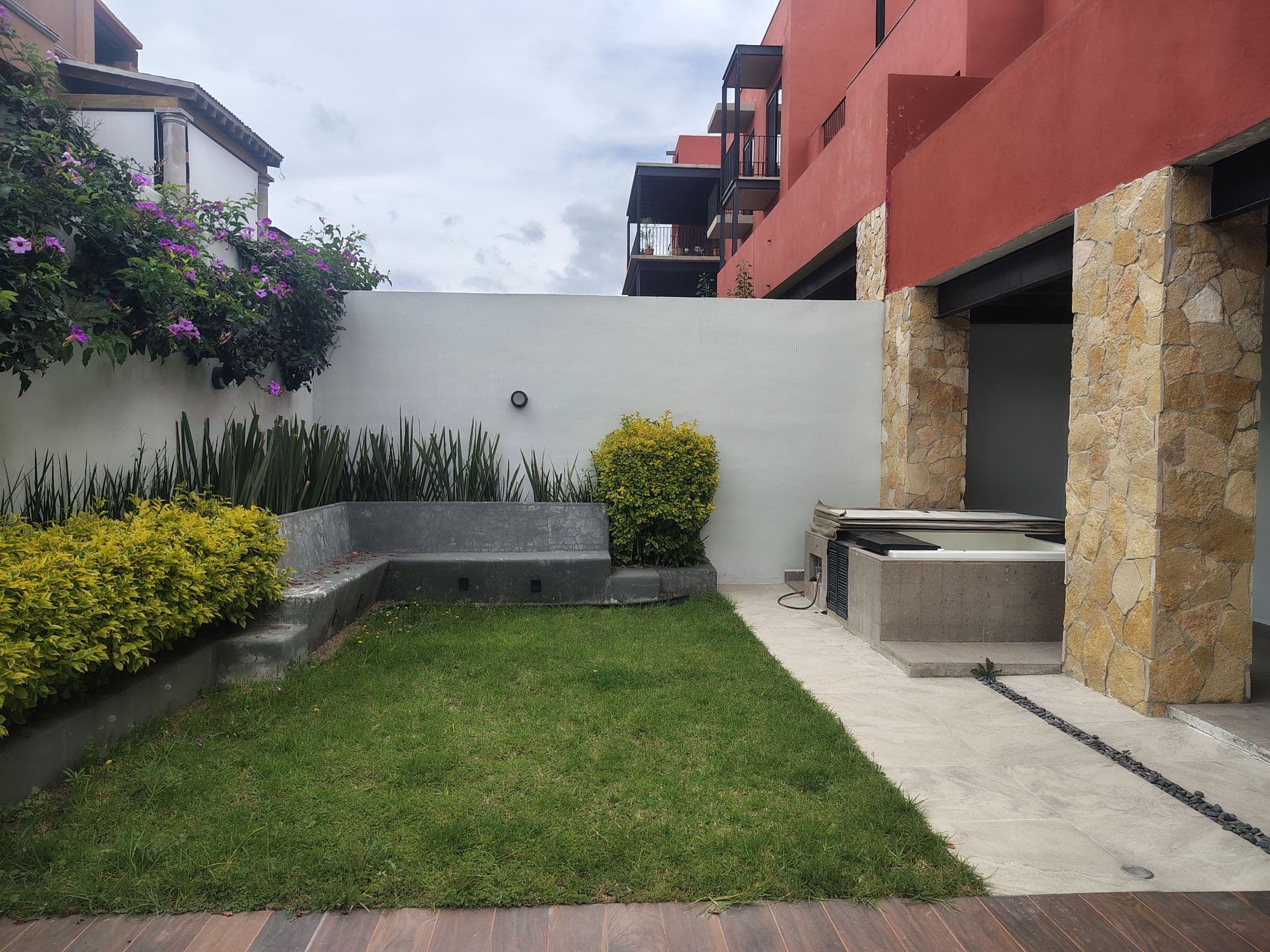 NUBE A 101 SAN FRANCISCO — San Miguel de Allende Centro, San Miguel de Allende — photo 8 — serene courtyard, contemporary elegance meets tradition