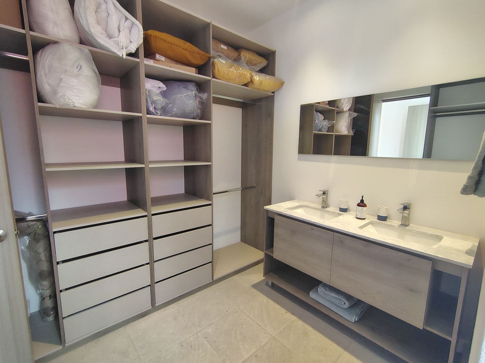 NUBE A 101 SAN FRANCISCO — San Miguel de Allende Centro, San Miguel de Allende — photo 15 — spa-inspired ensuite with designer storage