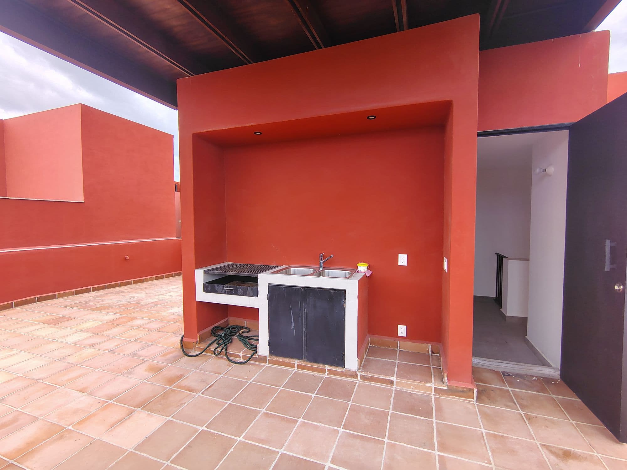 NUBE A 101 SAN FRANCISCO — San Miguel de Allende Centro, San Miguel de Allende — photo 18 — vibrant modern kitchen with artistic walls