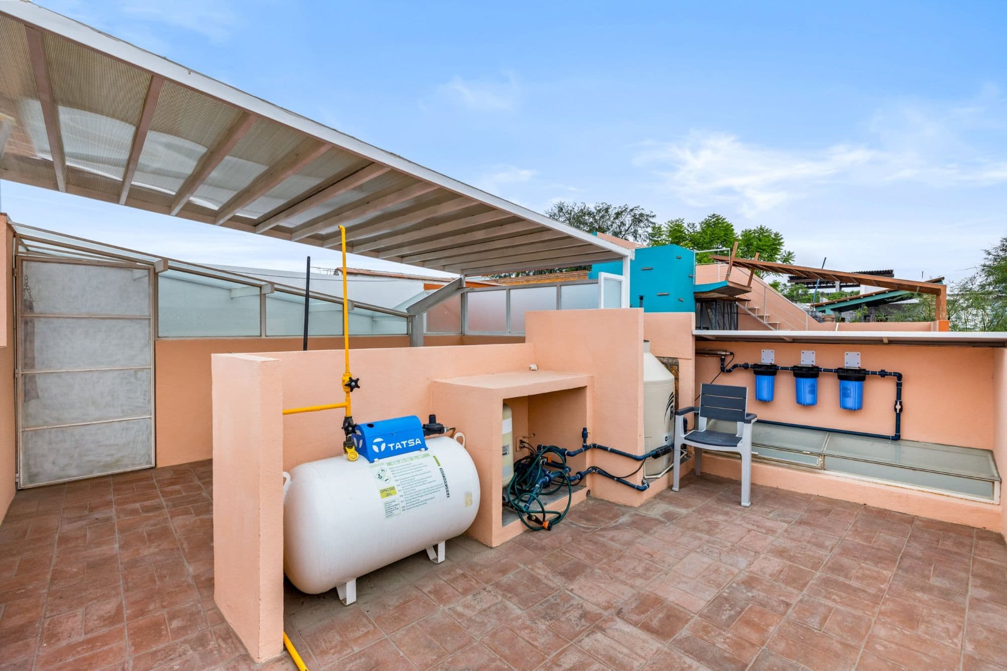 Casa la Luz — San Antonio, San Miguel de Allende — photo 23 — sophisticated utility terrace with premium systems